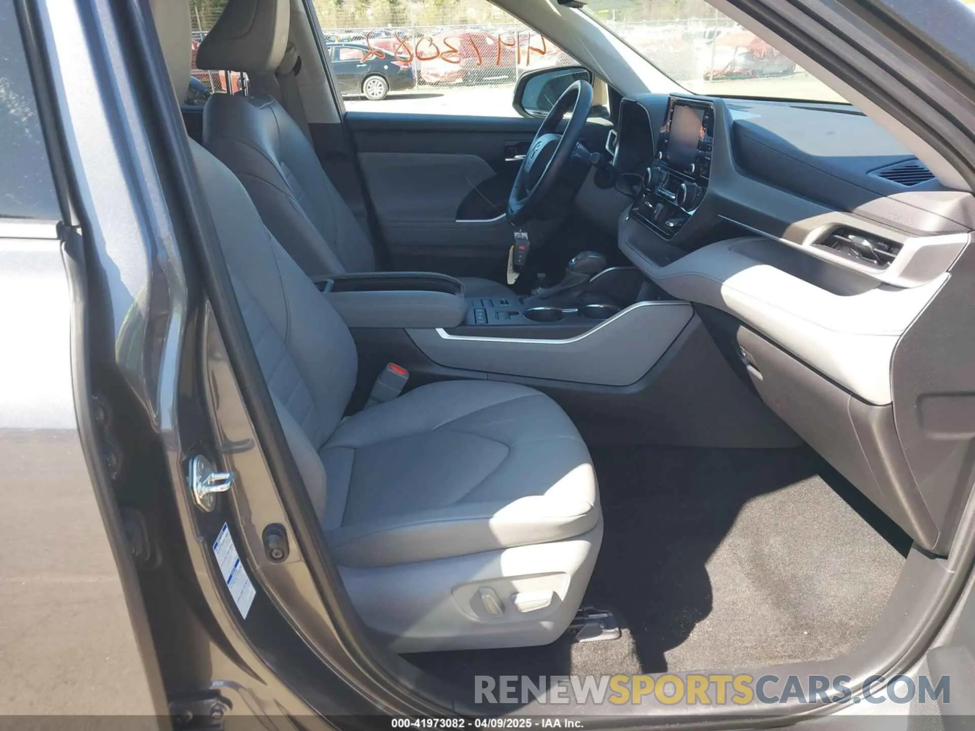 5 fotografías del automóvil dañado 5TDHZRBH7NS170179 TOYOTA HIGHLANDER 2022