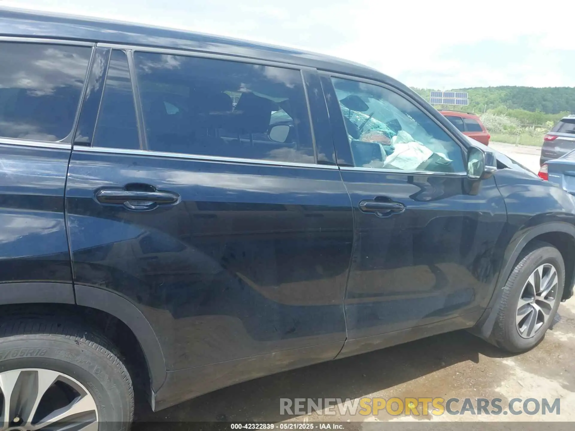 14 fotografías del automóvil dañado 5TDHZRBH8NS582062 TOYOTA HIGHLANDER 2022