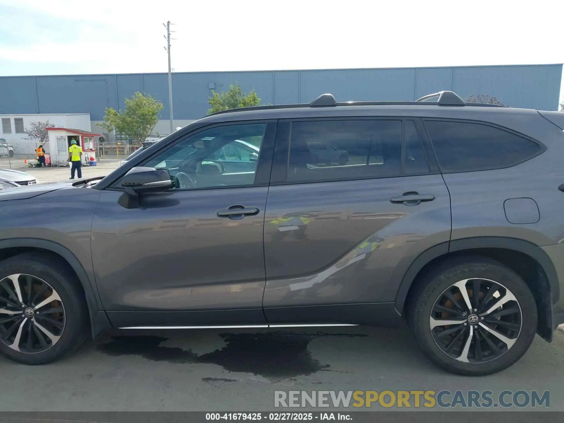 14 fotografías del automóvil dañado 5TDJZRBH0NS172728 TOYOTA HIGHLANDER 2022