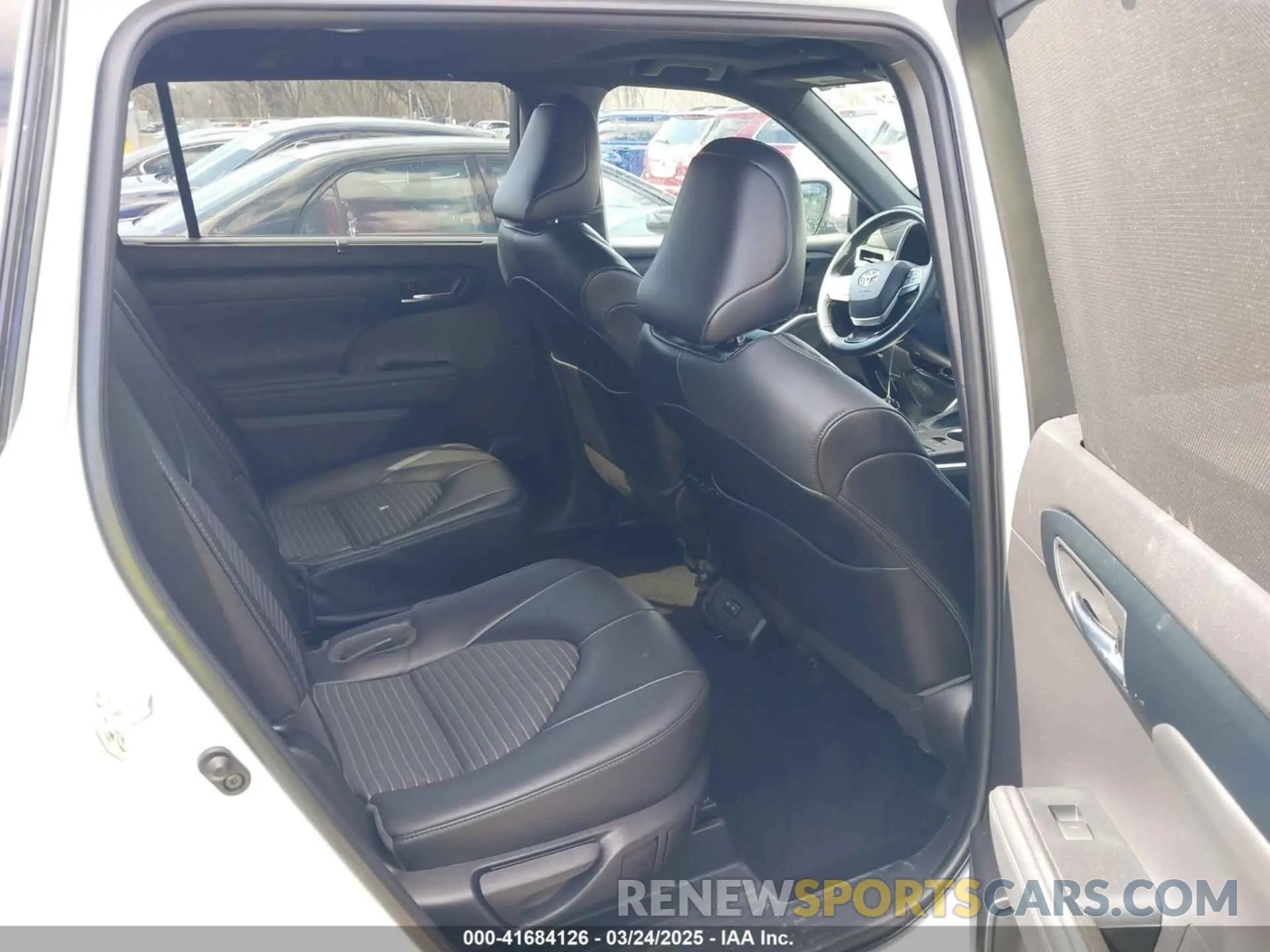 8 fotografías del automóvil dañado 5TDLZRBH0NS235559 TOYOTA HIGHLANDER 2022