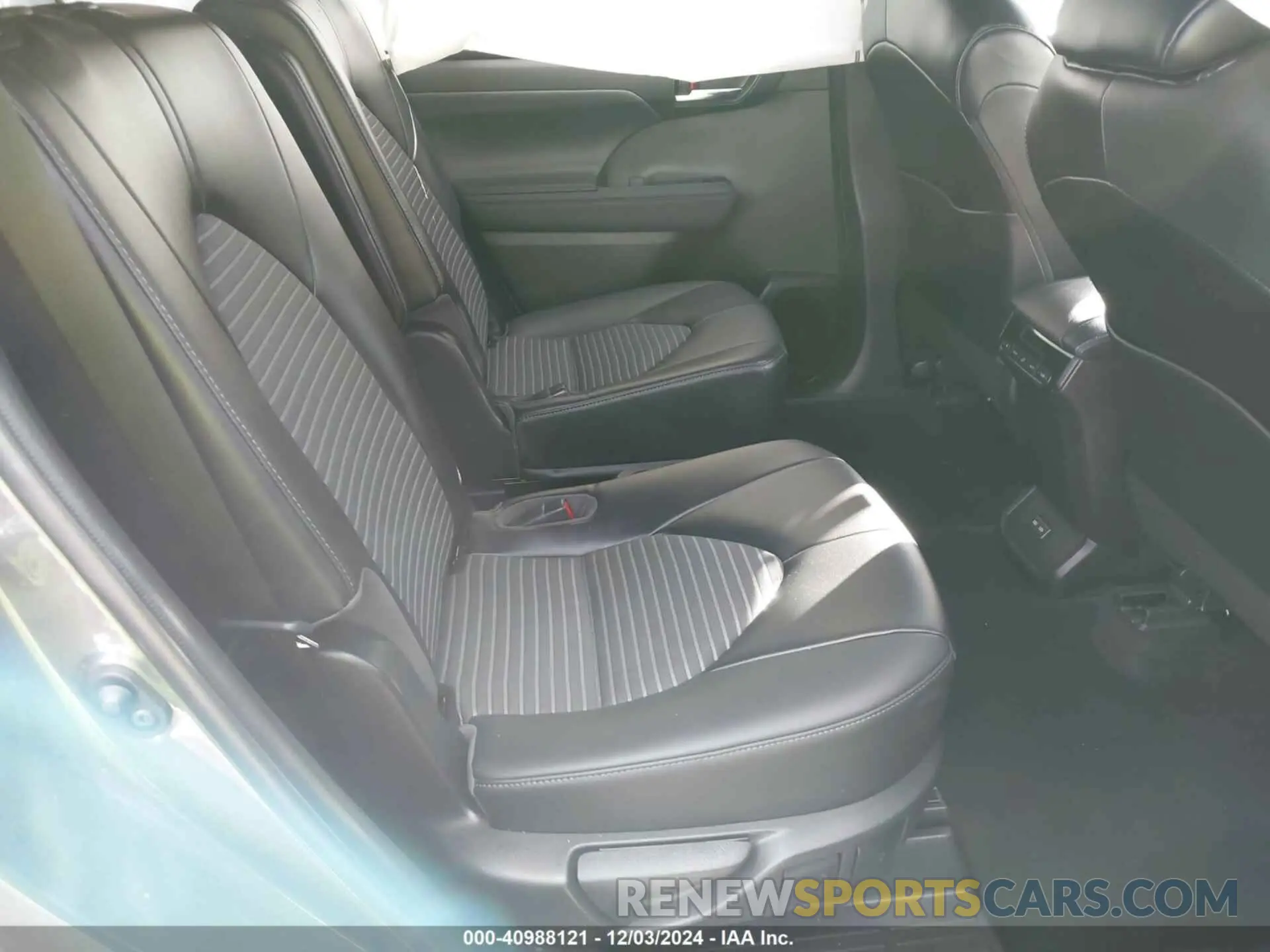 8 fotografías del automóvil dañado 5TDLZRBH2NS218214 TOYOTA HIGHLANDER 2022