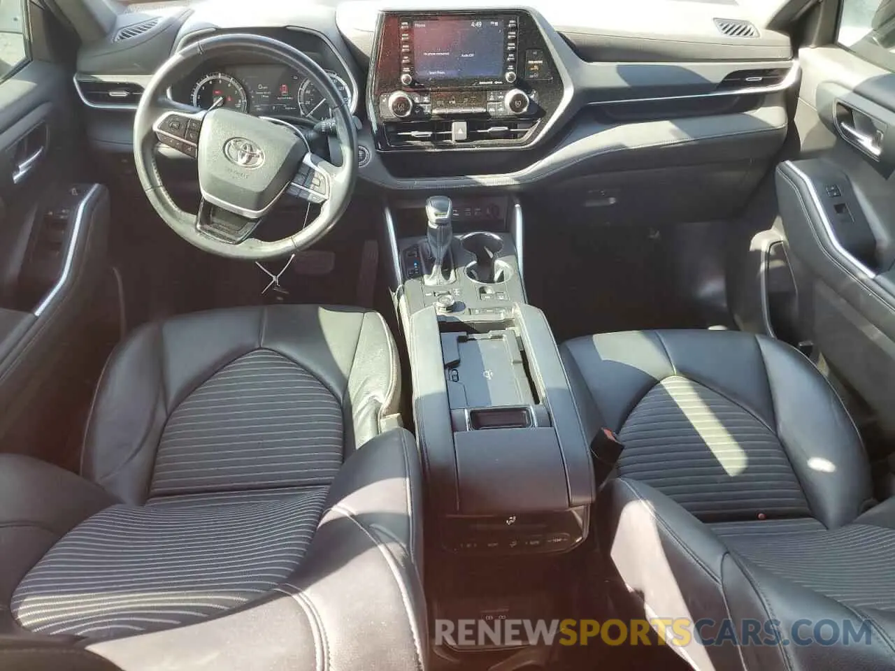 8 fotografías del automóvil dañado 5TDLZRBH5NS243608 TOYOTA HIGHLANDER 2022