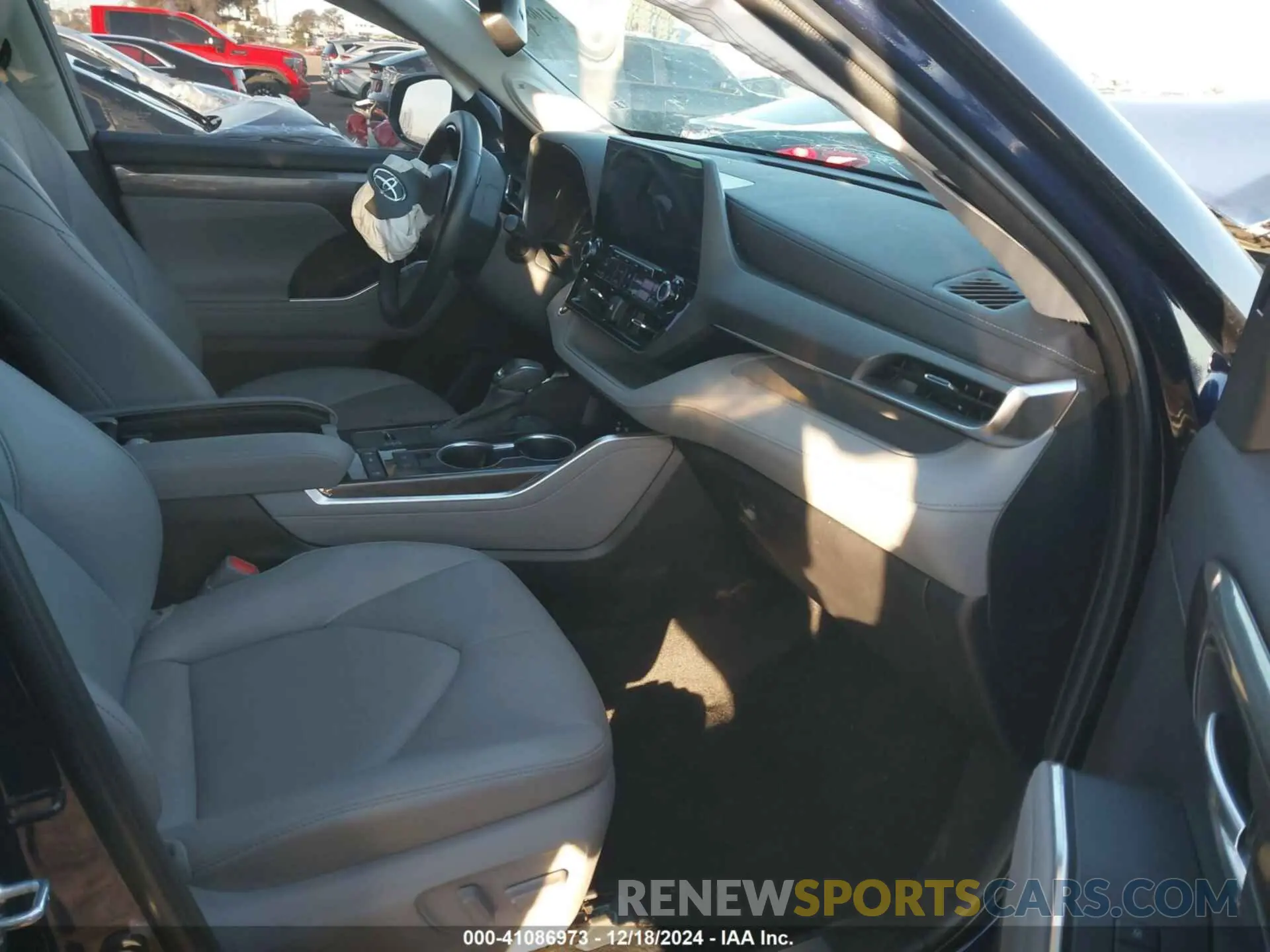5 fotografías del automóvil dañado 5TDYZRAH4NS130658 TOYOTA HIGHLANDER 2022