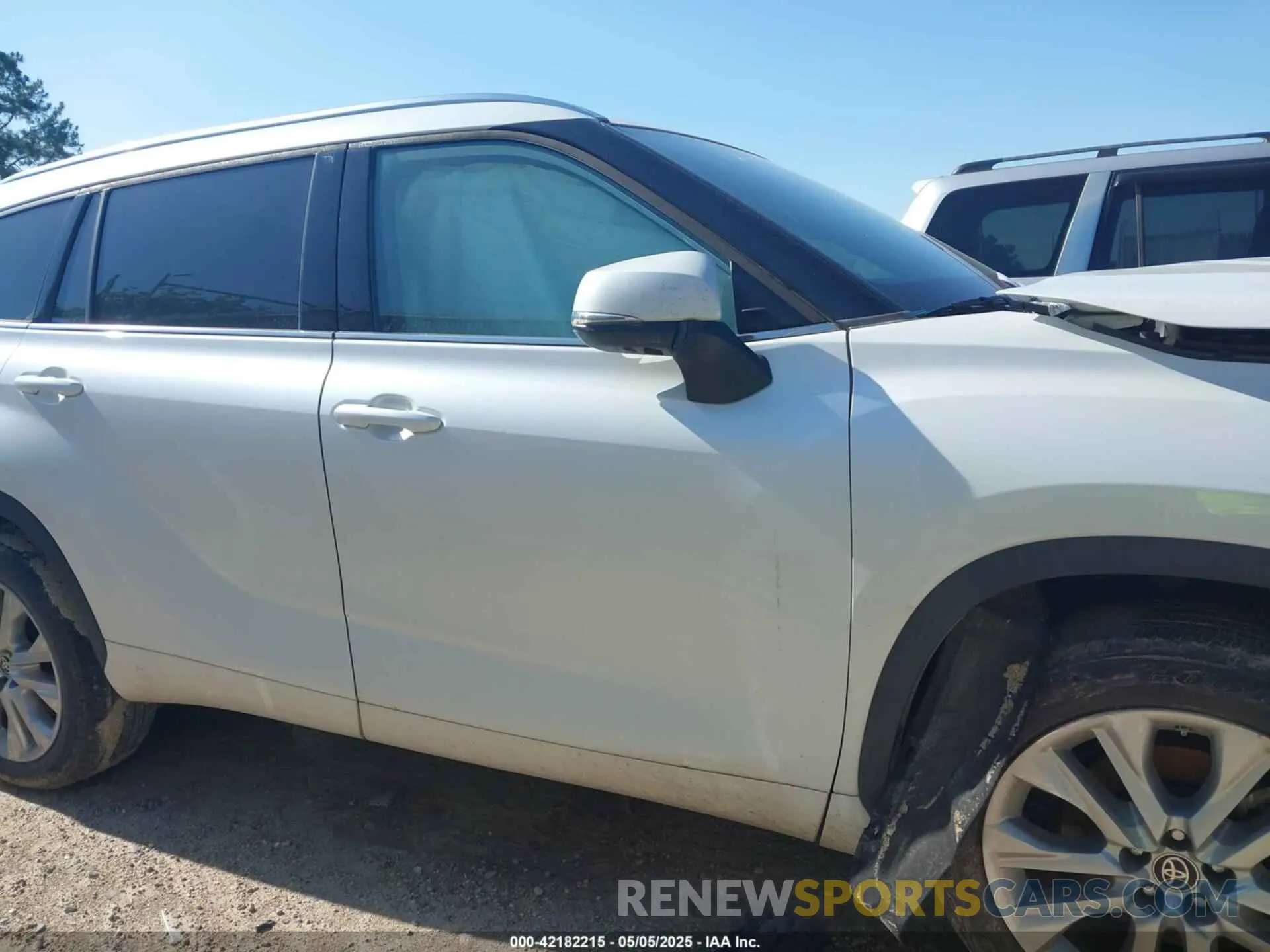 14 fotografías del automóvil dañado 5TDYZRAHXNS124332 TOYOTA HIGHLANDER 2022