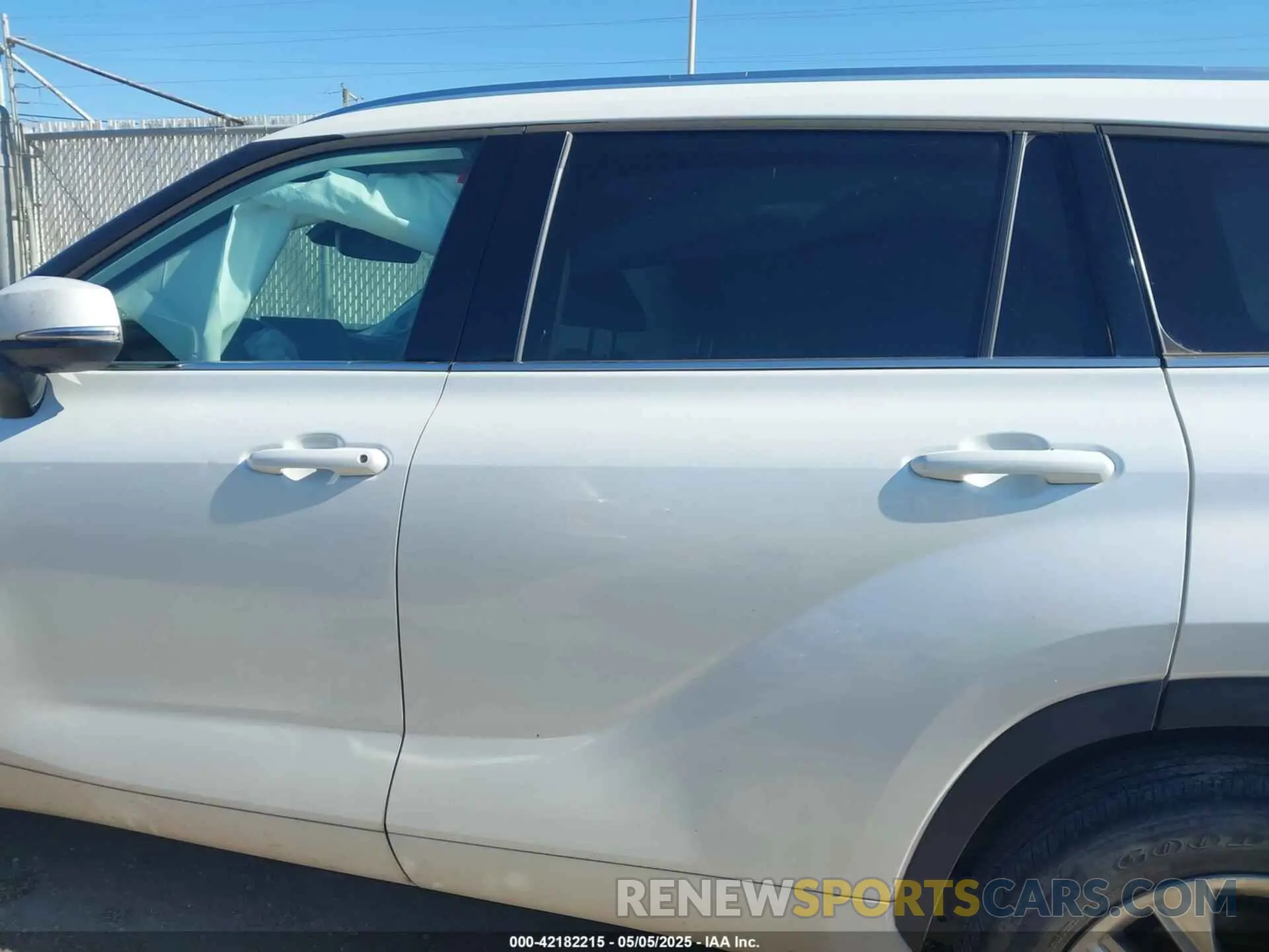 15 fotografías del automóvil dañado 5TDYZRAHXNS124332 TOYOTA HIGHLANDER 2022
