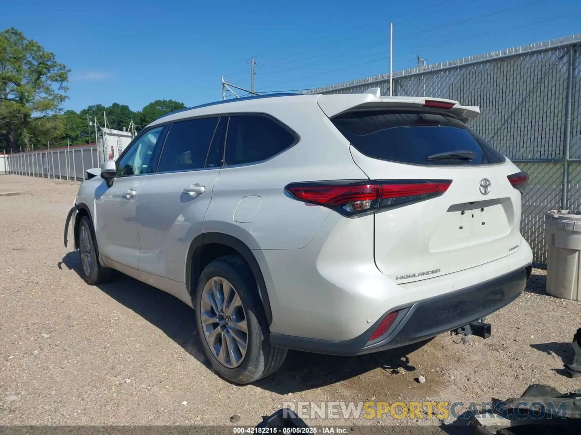 3 fotografías del automóvil dañado 5TDYZRAHXNS124332 TOYOTA HIGHLANDER 2022