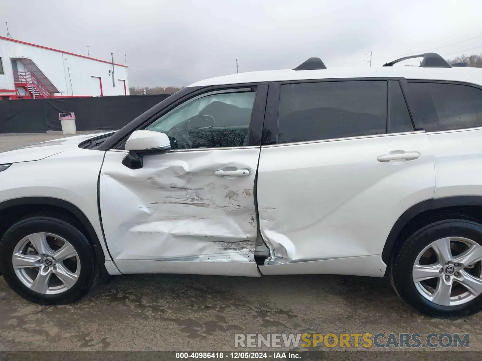 14 fotografías del automóvil dañado 5TDZARAH0NS016295 TOYOTA HIGHLANDER 2022