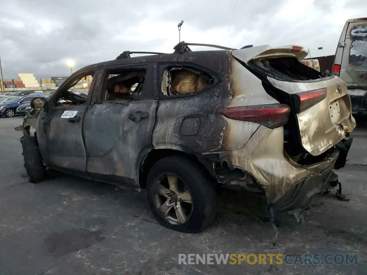 2 fotografías del automóvil dañado 5TDZZRAH0NS097386 TOYOTA HIGHLANDER 2022