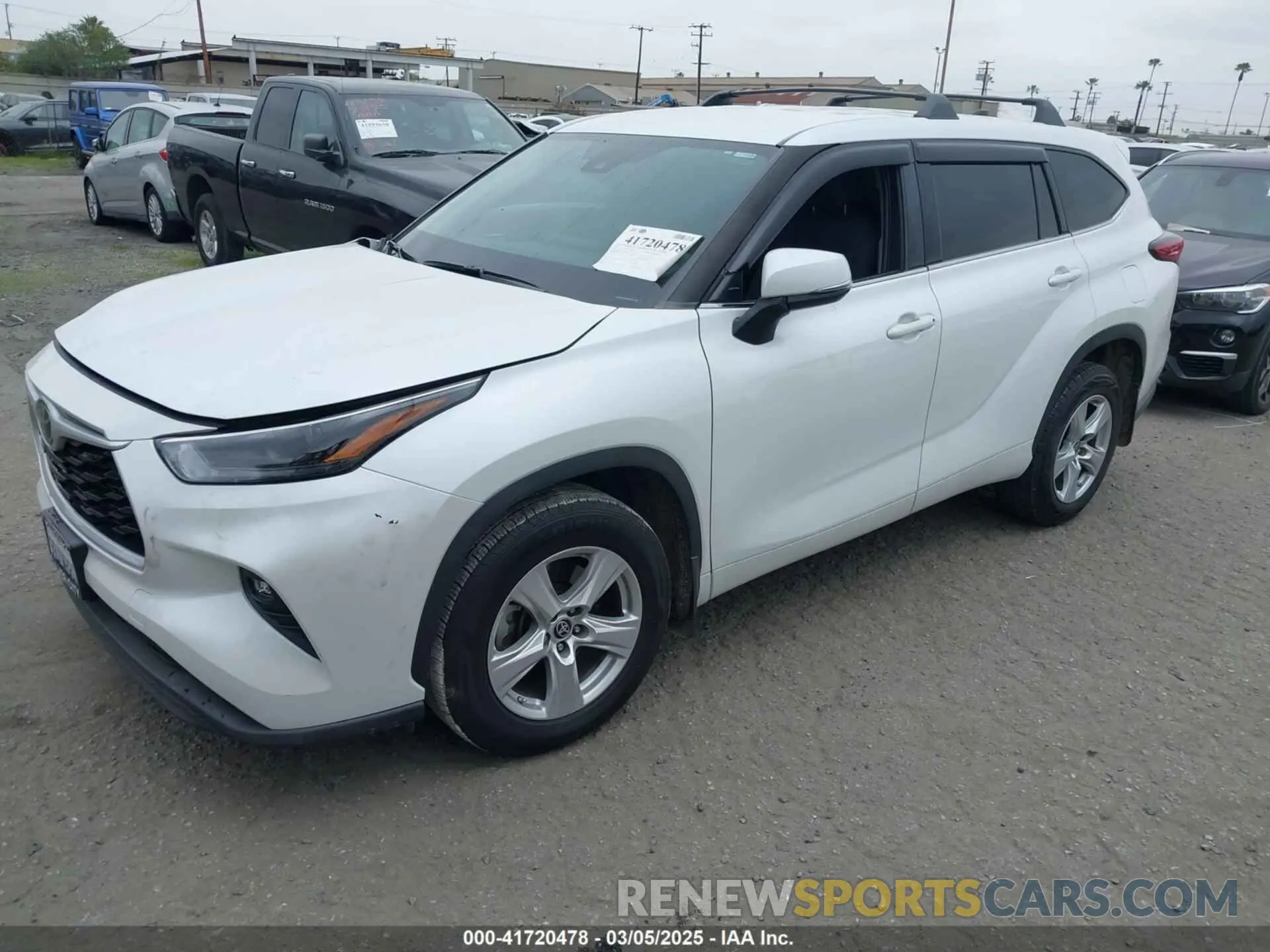 2 fotografías del automóvil dañado 5TDZZRAH0NS553211 TOYOTA HIGHLANDER 2022