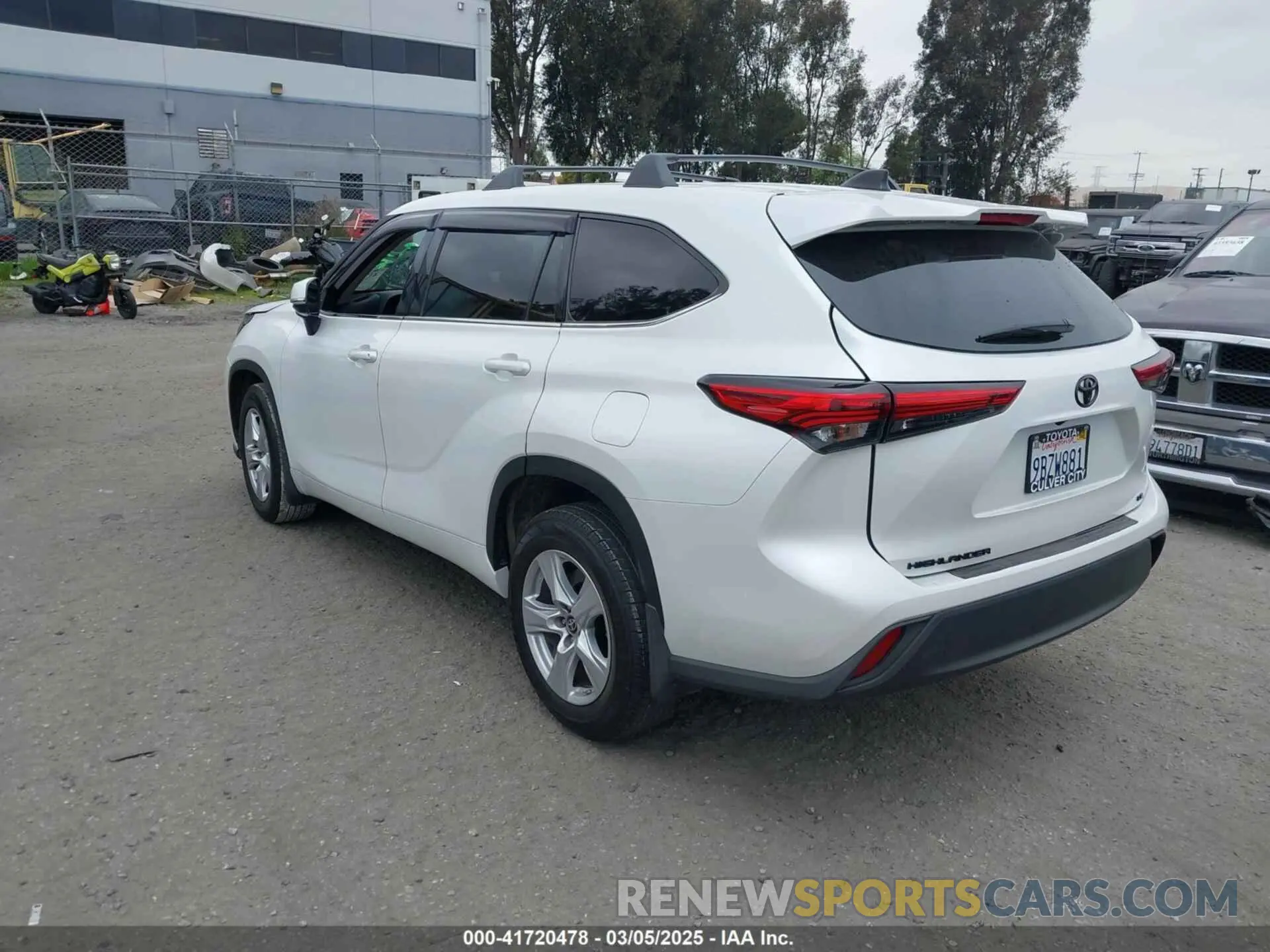3 fotografías del automóvil dañado 5TDZZRAH0NS553211 TOYOTA HIGHLANDER 2022