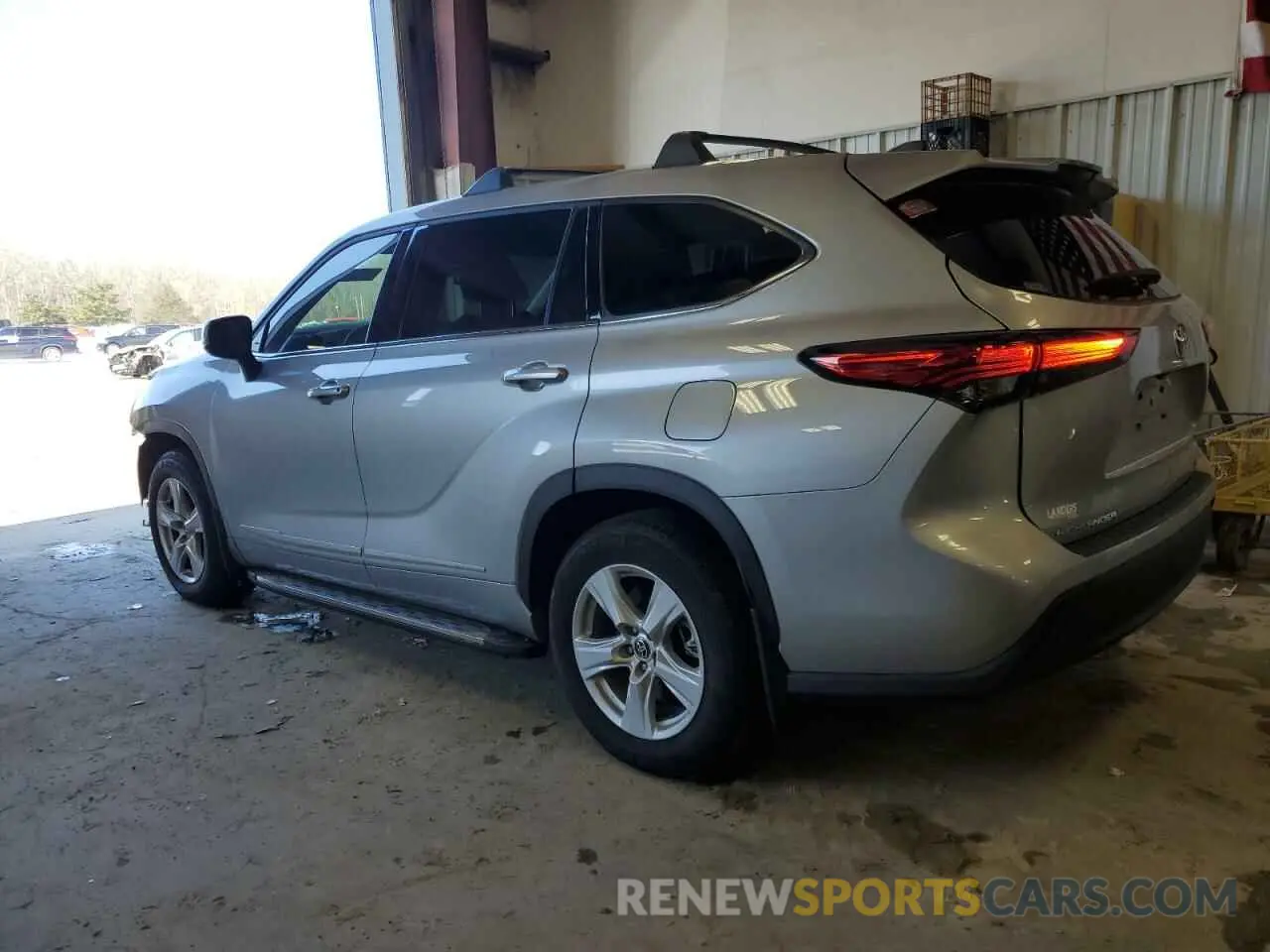 2 fotografías del automóvil dañado 5TDZZRAH2NS551332 TOYOTA HIGHLANDER 2022