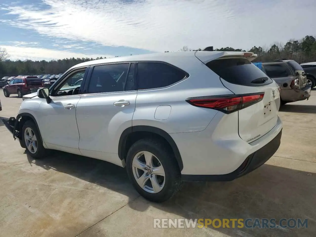 2 fotografías del automóvil dañado 5TDZZRAH3NS104282 TOYOTA HIGHLANDER 2022
