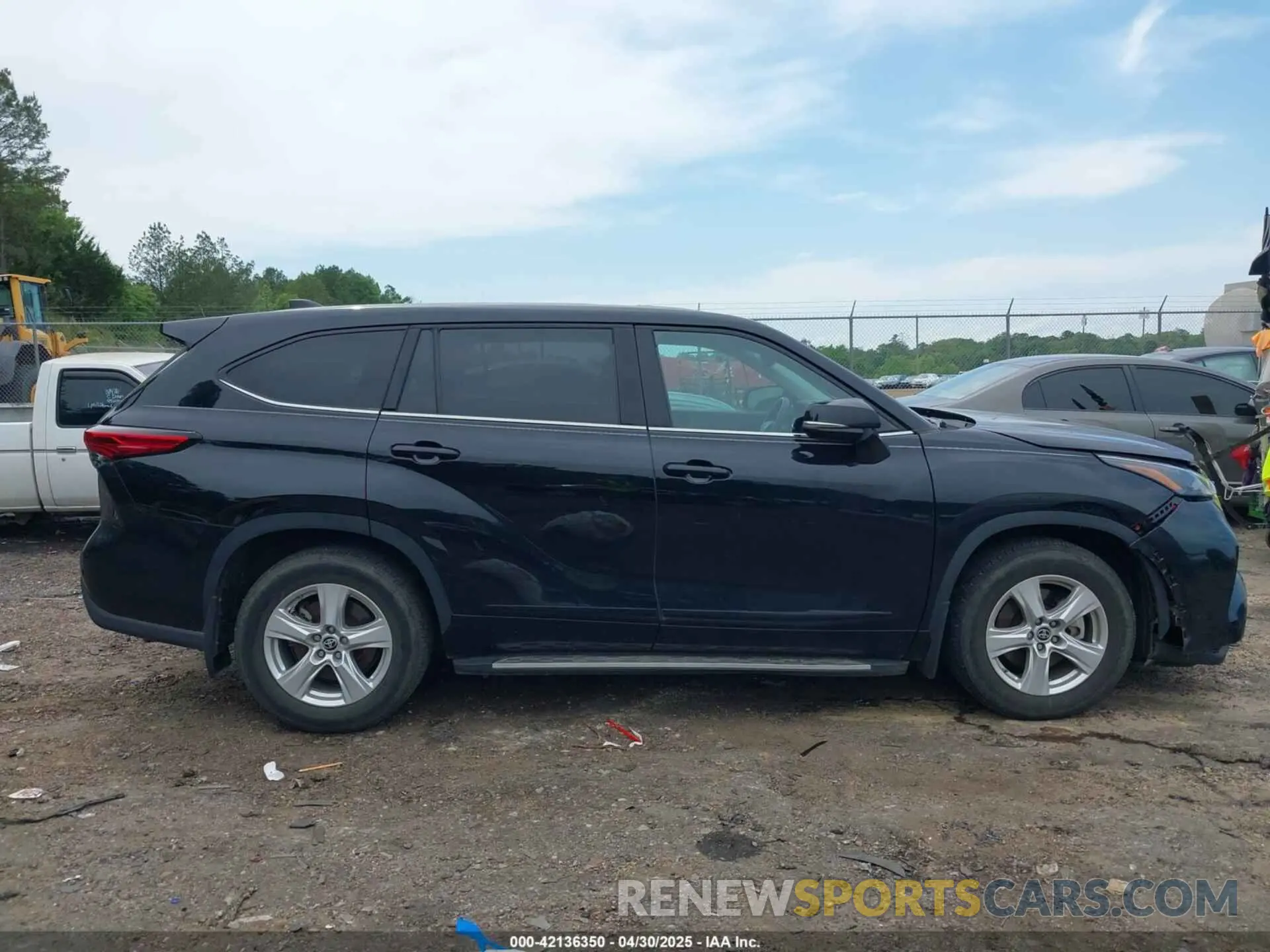 14 fotografías del automóvil dañado 5TDZZRAH3NS558032 TOYOTA HIGHLANDER 2022