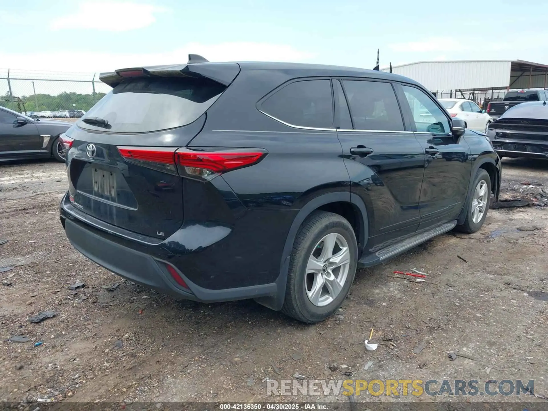 4 fotografías del automóvil dañado 5TDZZRAH3NS558032 TOYOTA HIGHLANDER 2022