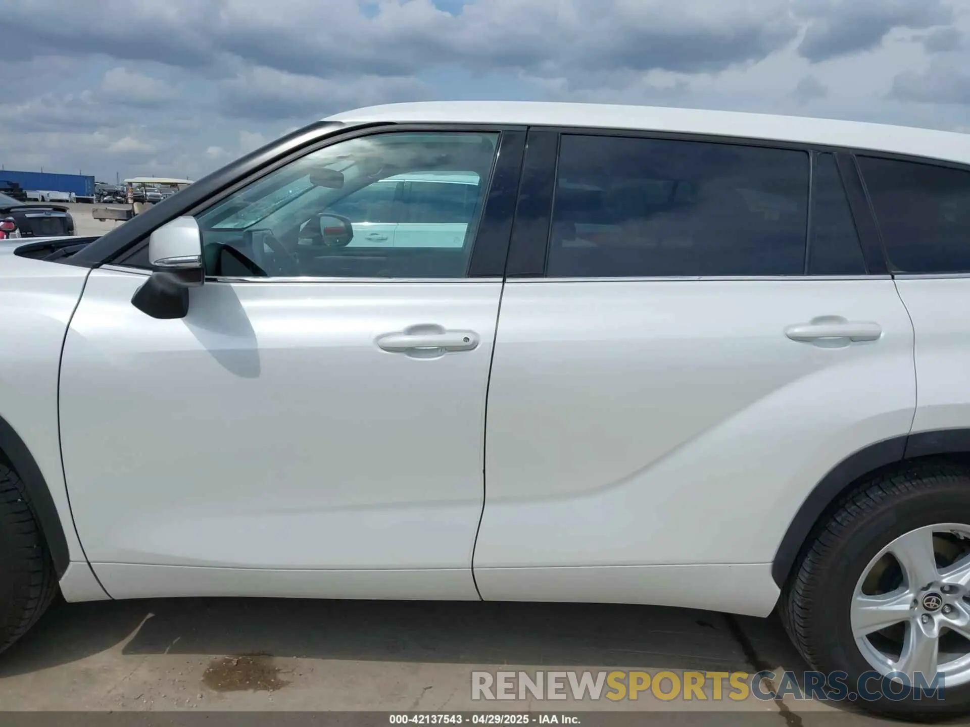 14 fotografías del automóvil dañado 5TDZZRAH4NS090313 TOYOTA HIGHLANDER 2022