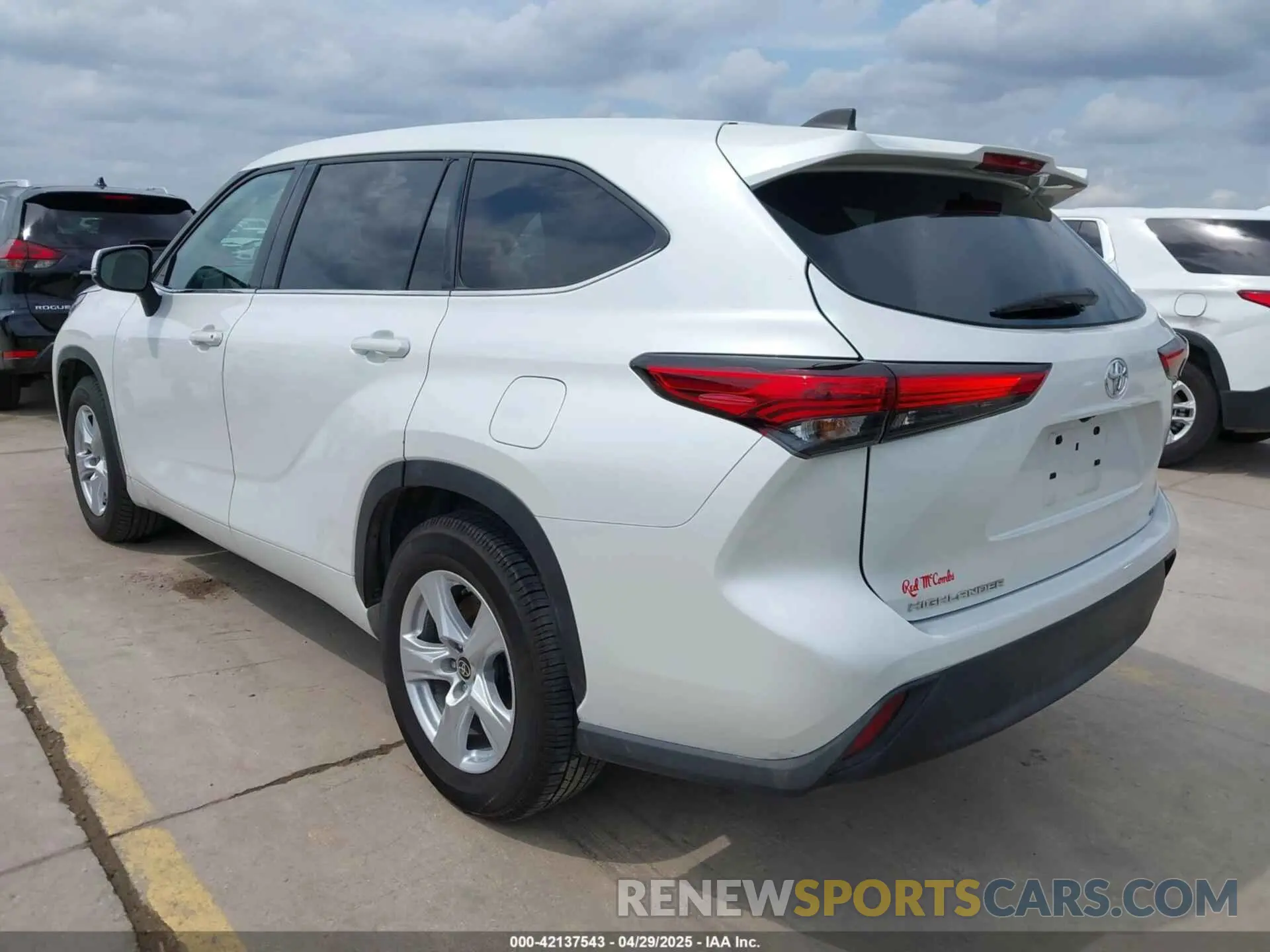 3 fotografías del automóvil dañado 5TDZZRAH4NS090313 TOYOTA HIGHLANDER 2022