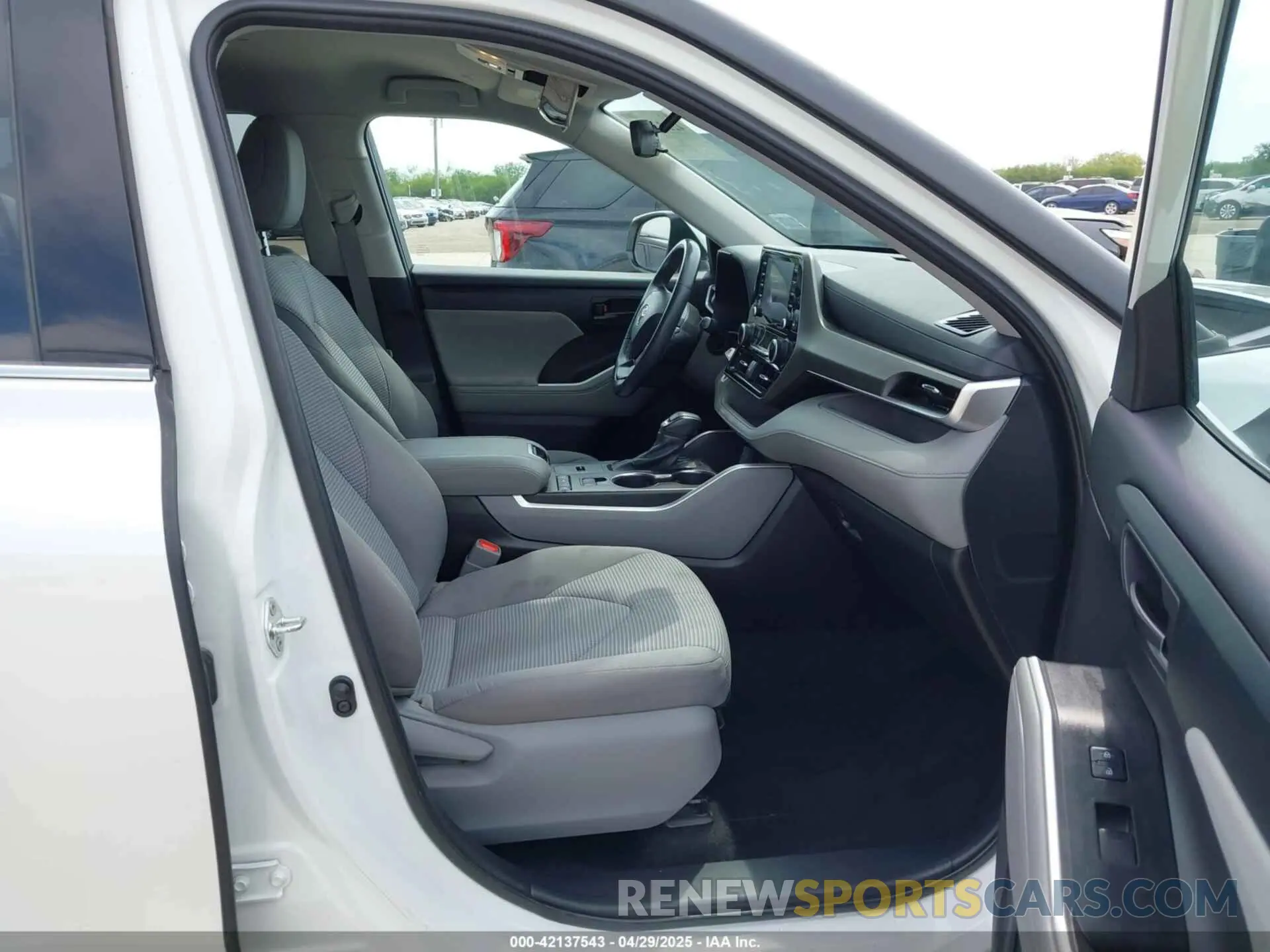 5 fotografías del automóvil dañado 5TDZZRAH4NS090313 TOYOTA HIGHLANDER 2022