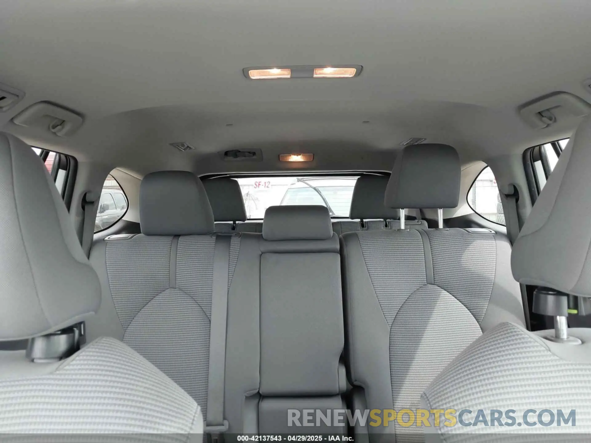 8 fotografías del automóvil dañado 5TDZZRAH4NS090313 TOYOTA HIGHLANDER 2022