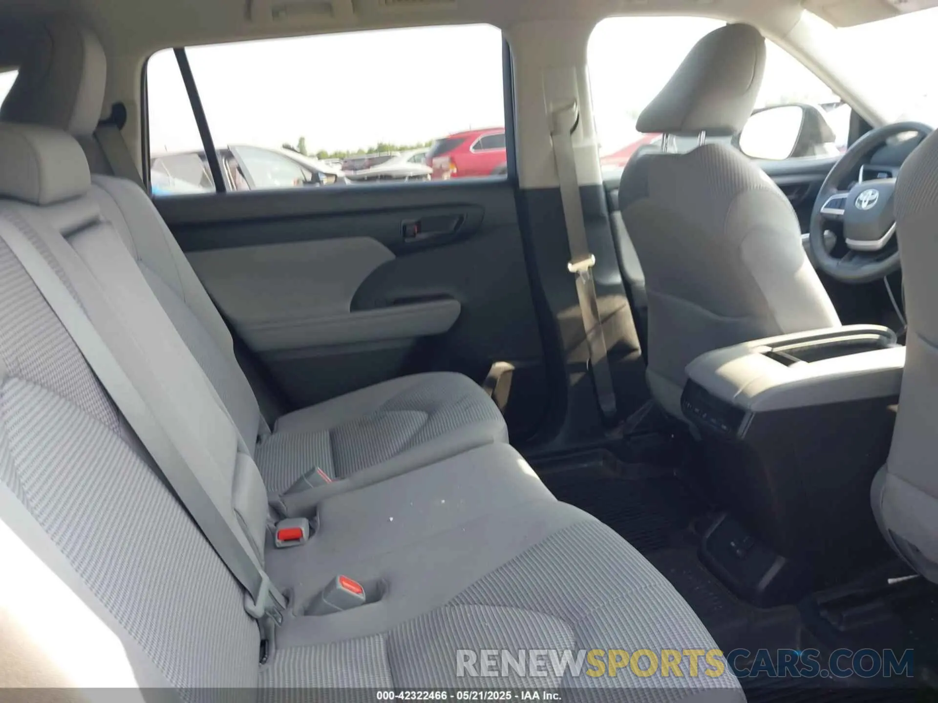 8 fotografías del automóvil dañado 5TDZZRAH7NS557045 TOYOTA HIGHLANDER 2022