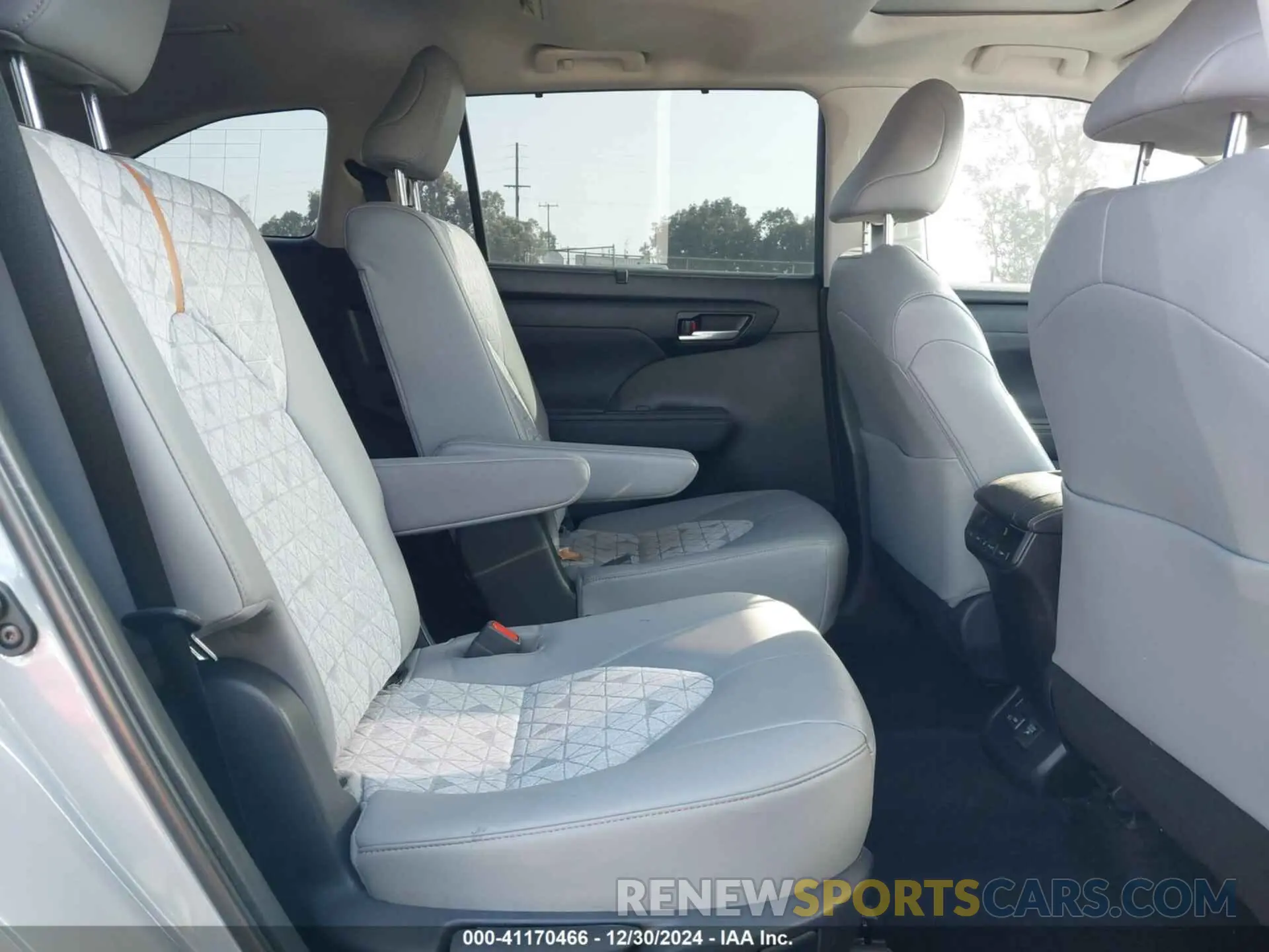 8 fotografías del automóvil dañado 5TDAARAH7PS527406 TOYOTA HIGHLANDER 2023