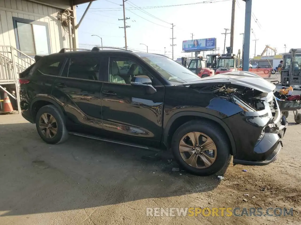 4 fotografías del automóvil dañado 5TDAARAH8PS018263 TOYOTA HIGHLANDER 2023
