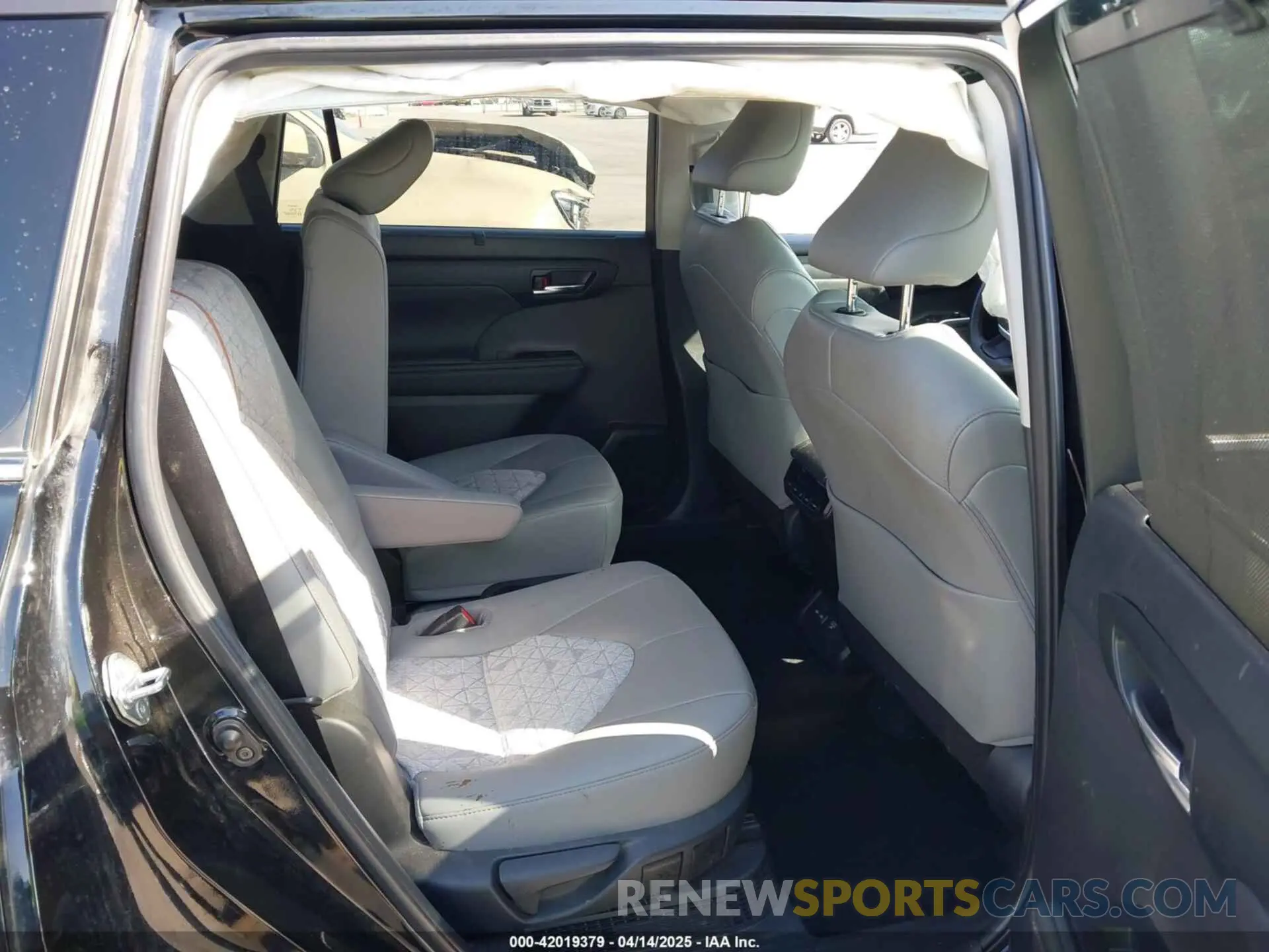 8 fotografías del automóvil dañado 5TDABRCH5PS567073 TOYOTA HIGHLANDER 2023