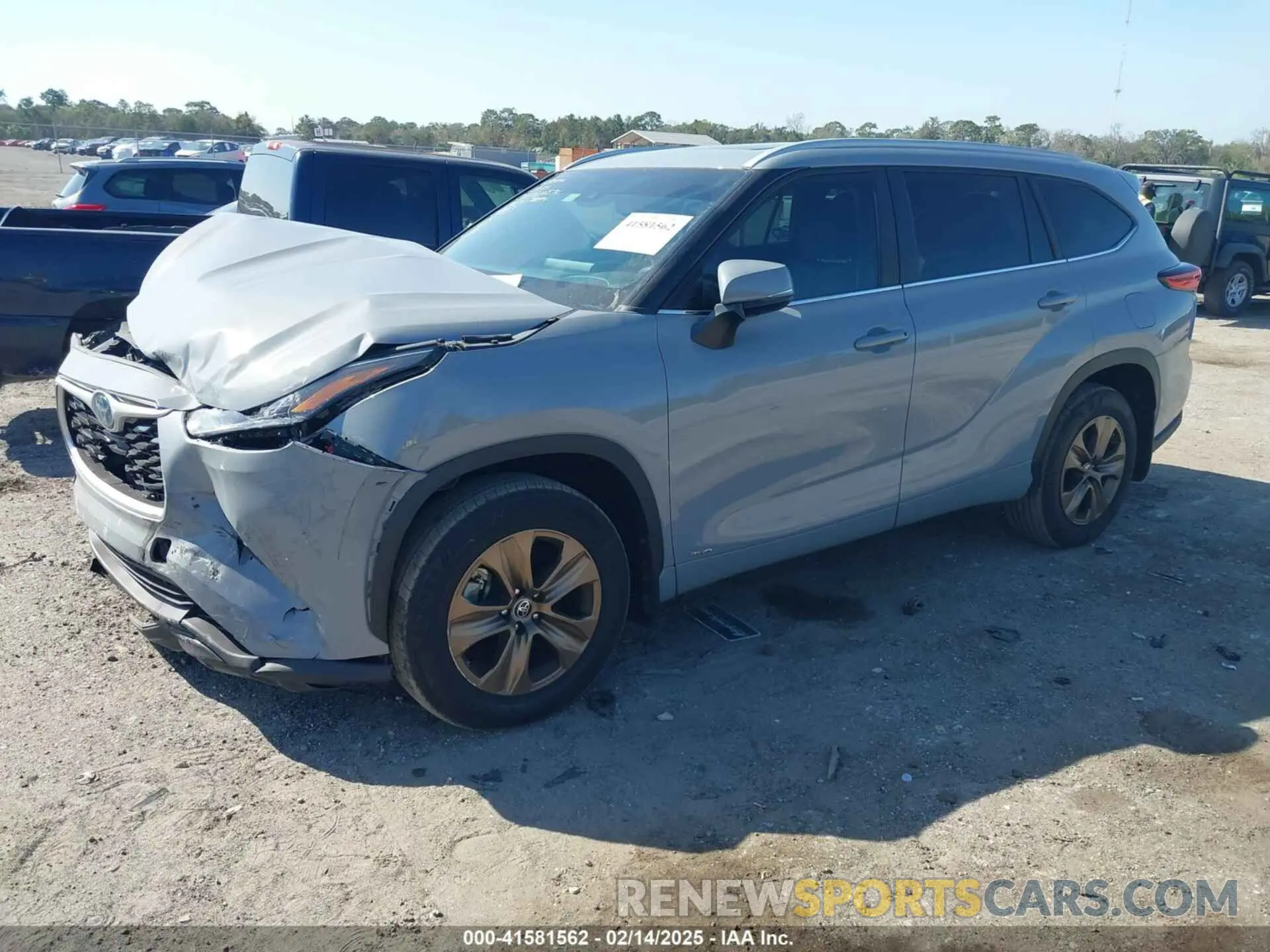 2 fotografías del automóvil dañado 5TDABRCH6PS570094 TOYOTA HIGHLANDER 2023