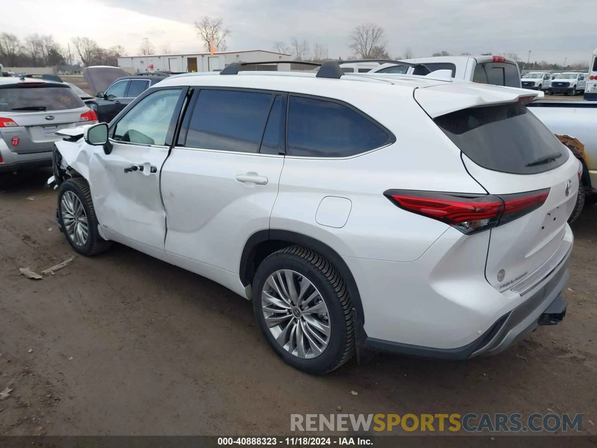 3 fotografías del automóvil dañado 5TDEBRCH0PS573347 TOYOTA HIGHLANDER 2023