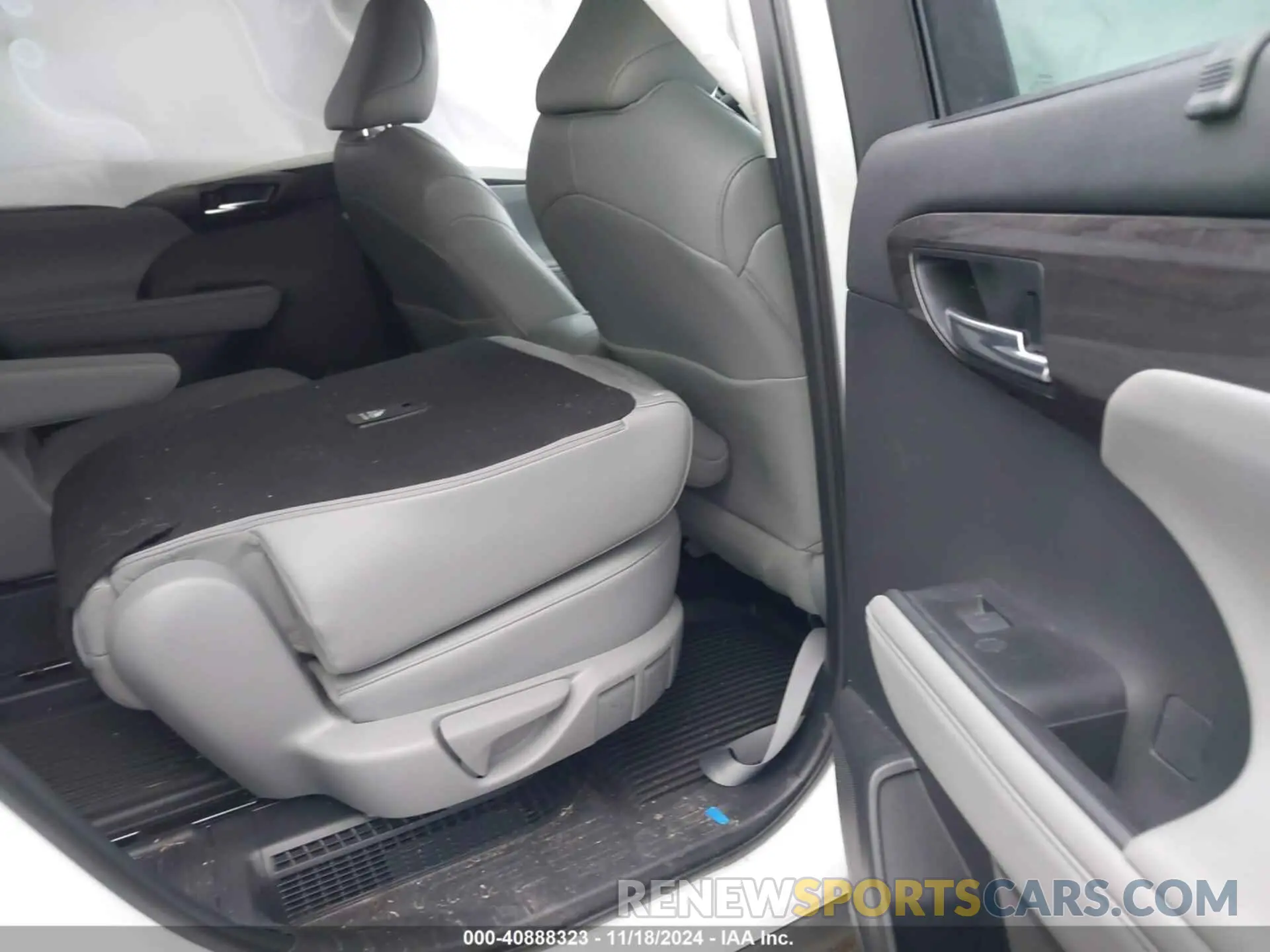 8 fotografías del automóvil dañado 5TDEBRCH0PS573347 TOYOTA HIGHLANDER 2023