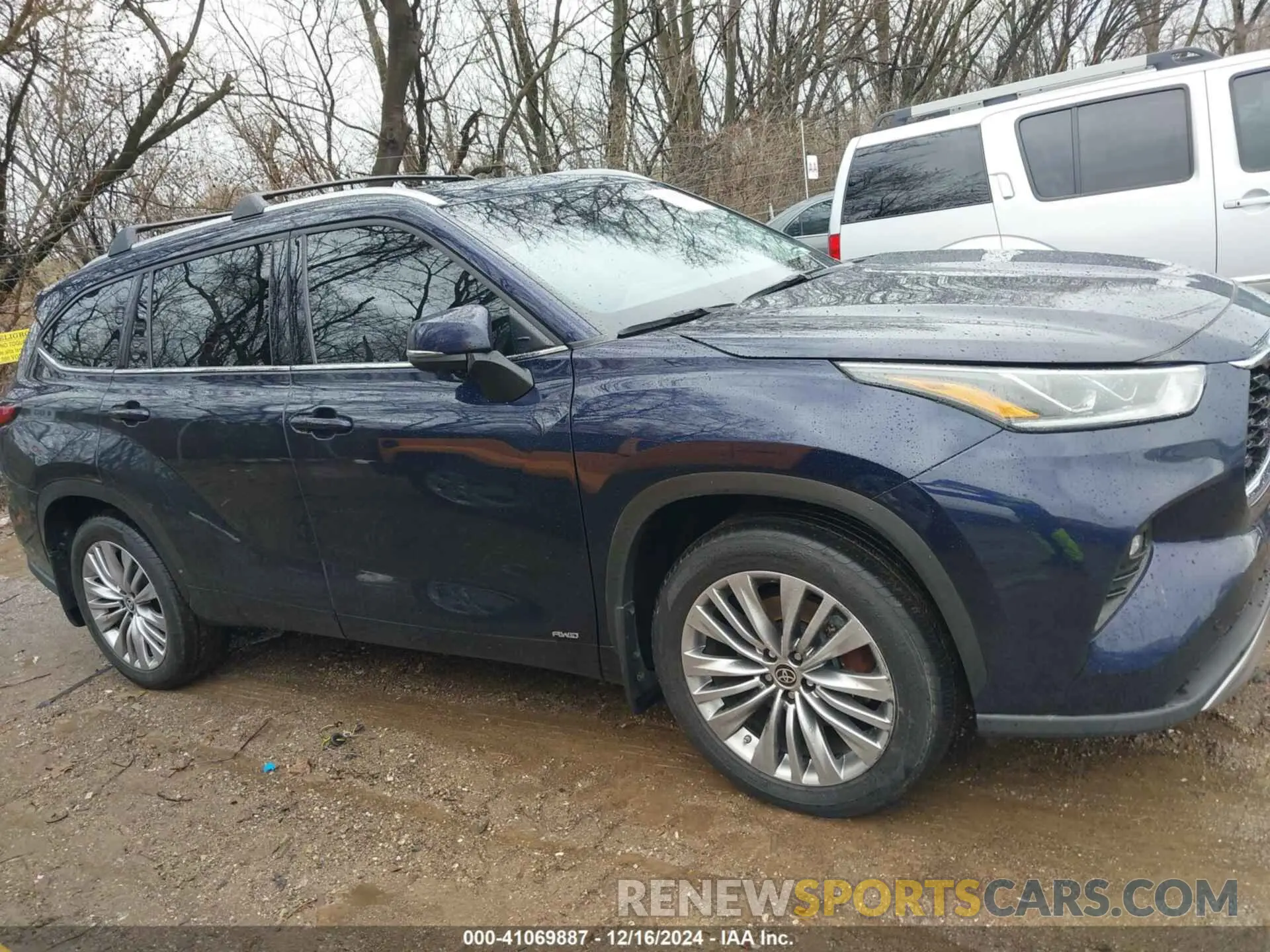 13 fotografías del automóvil dañado 5TDEBRCH4PS107887 TOYOTA HIGHLANDER 2023