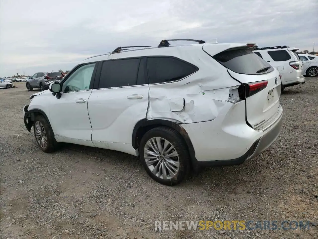 2 fotografías del automóvil dañado 5TDEBRCH4PS124415 TOYOTA HIGHLANDER 2023