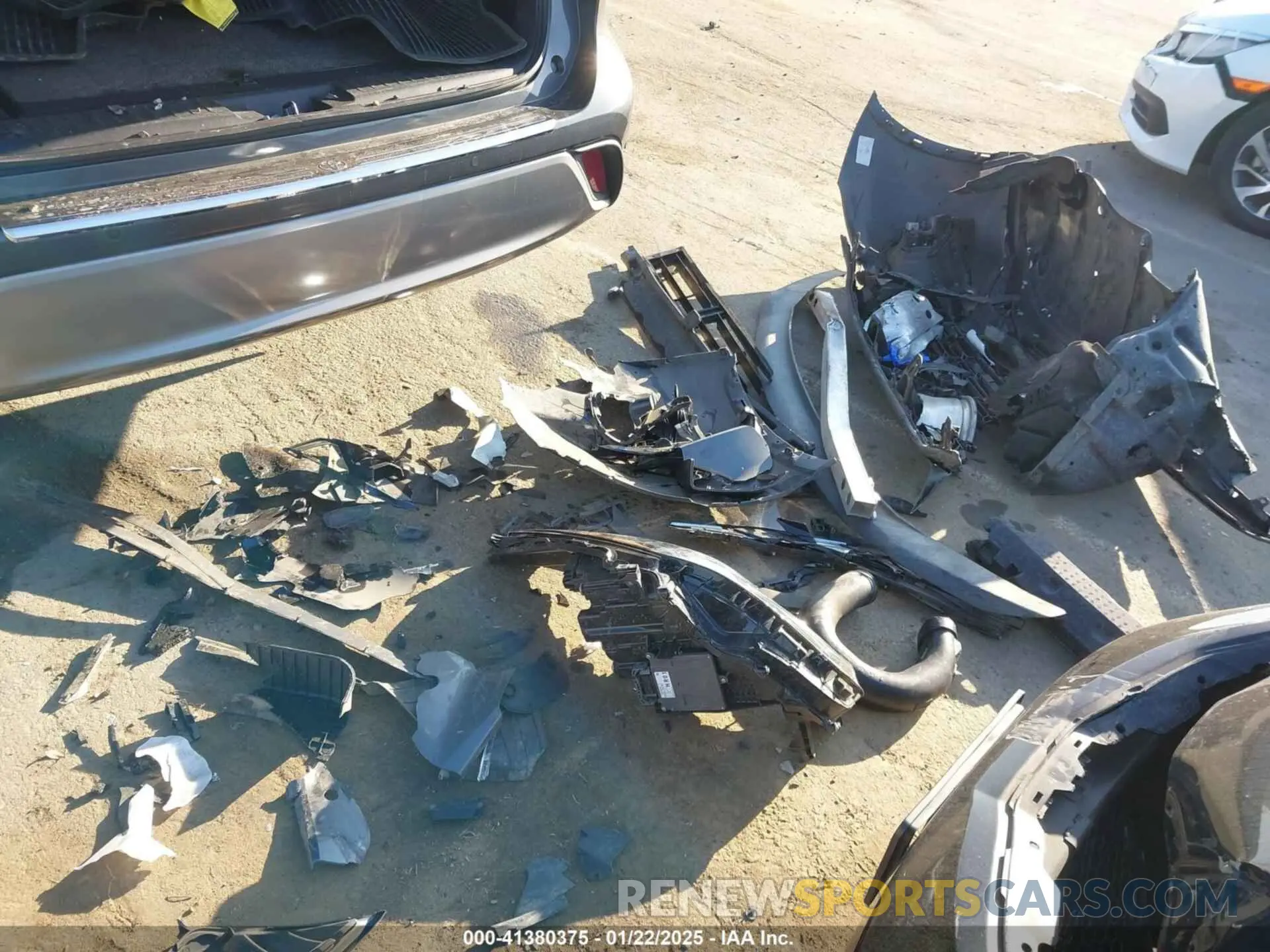 11 fotografías del automóvil dañado 5TDEBRCH8PS108251 TOYOTA HIGHLANDER 2023