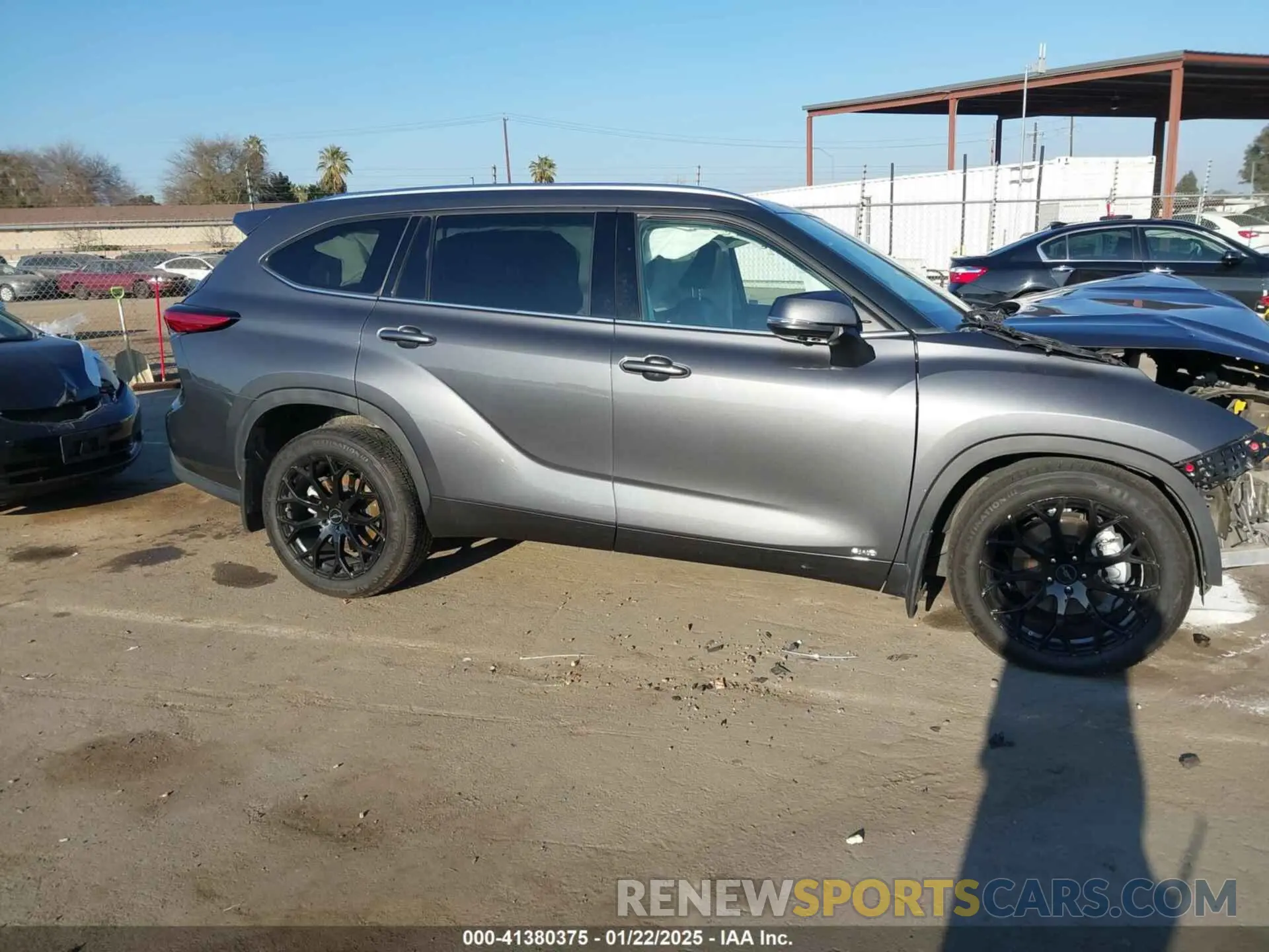 13 fotografías del automóvil dañado 5TDEBRCH8PS108251 TOYOTA HIGHLANDER 2023