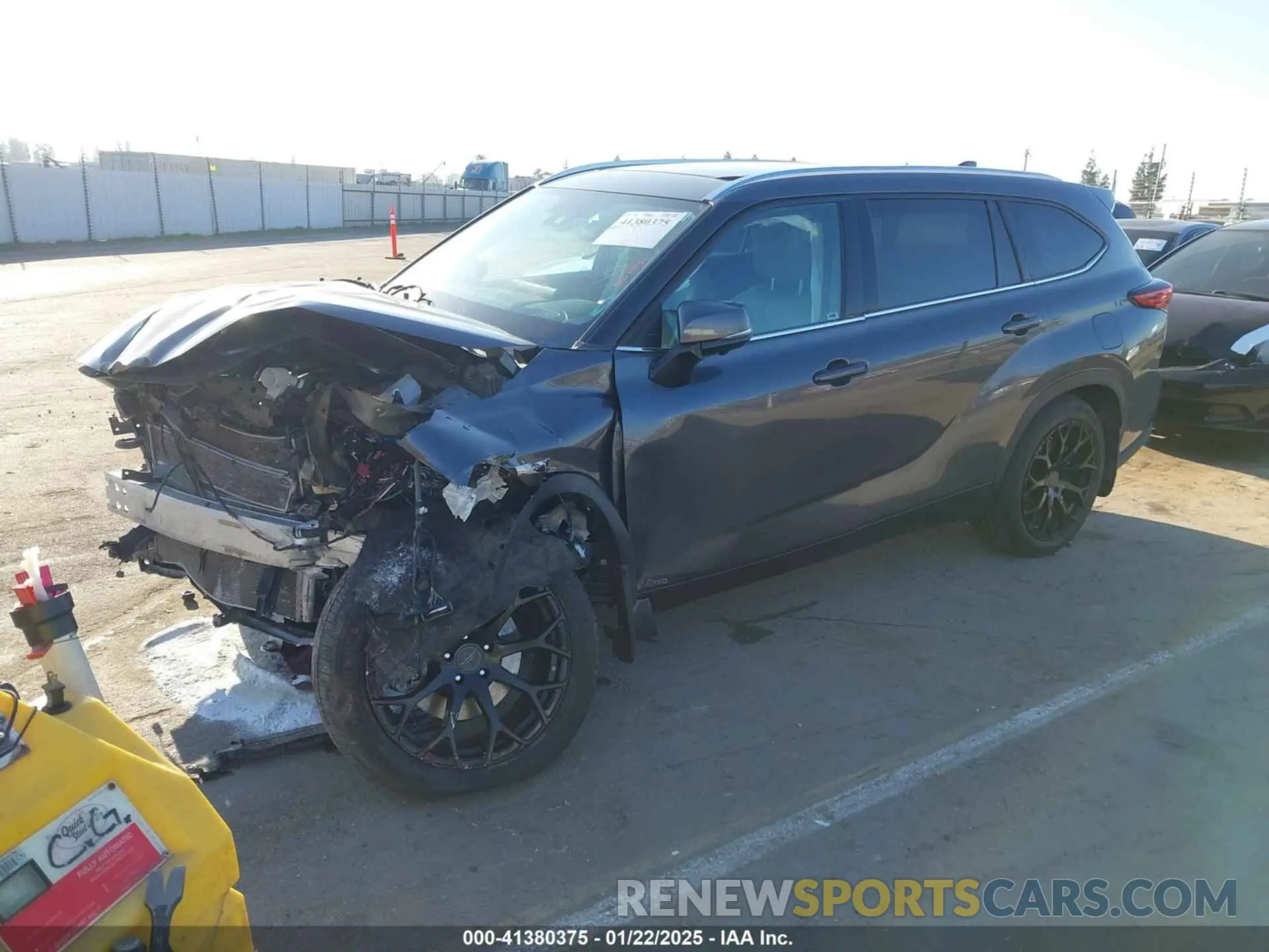2 fotografías del automóvil dañado 5TDEBRCH8PS108251 TOYOTA HIGHLANDER 2023
