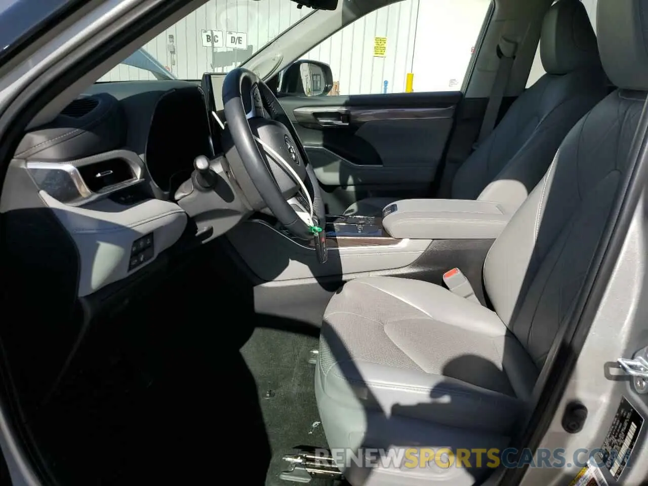 7 fotografías del automóvil dañado 5TDEBRCH9PS123745 TOYOTA HIGHLANDER 2023
