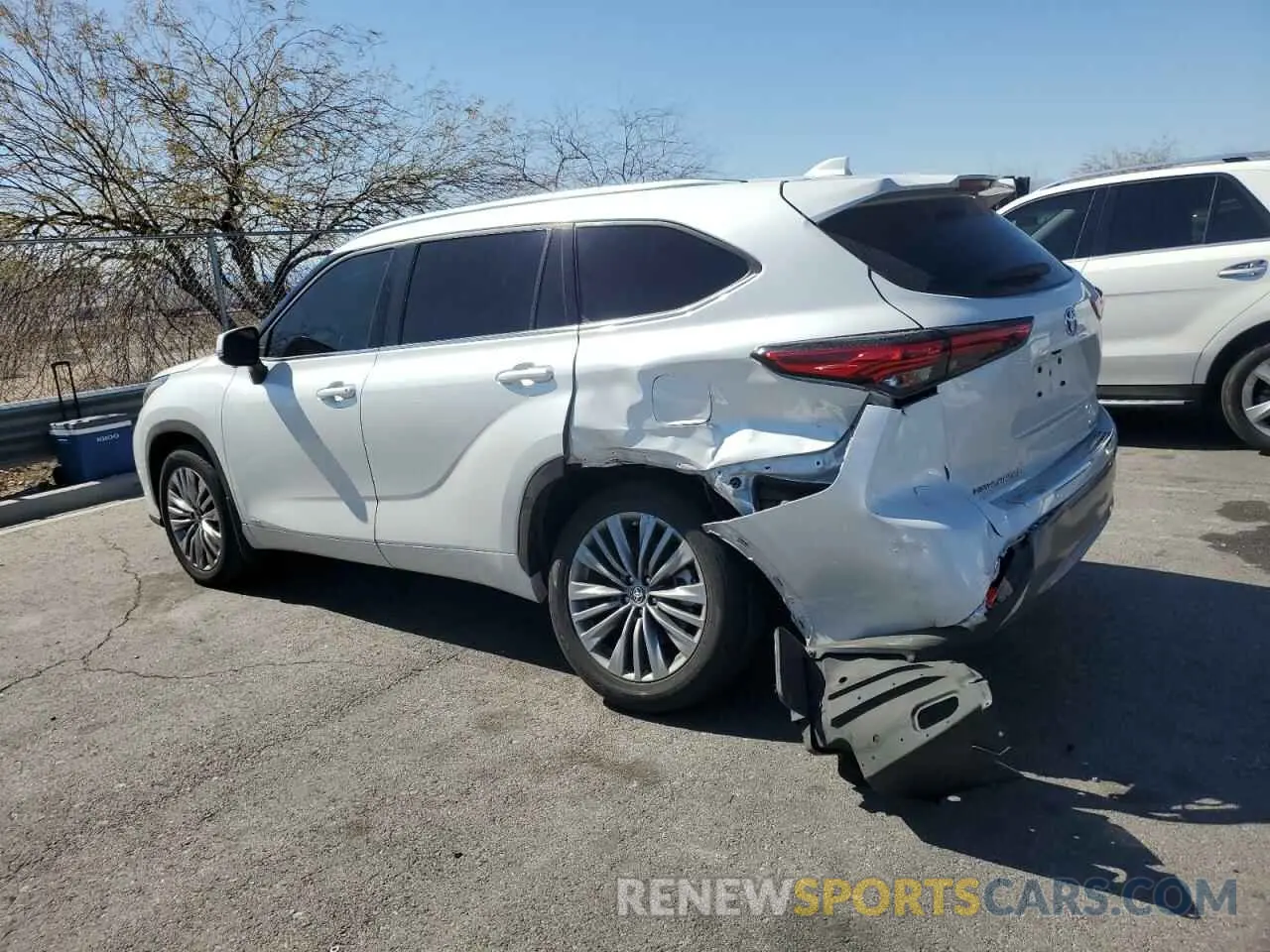 2 fotografías del automóvil dañado 5TDEBRCHXPS109465 TOYOTA HIGHLANDER 2023