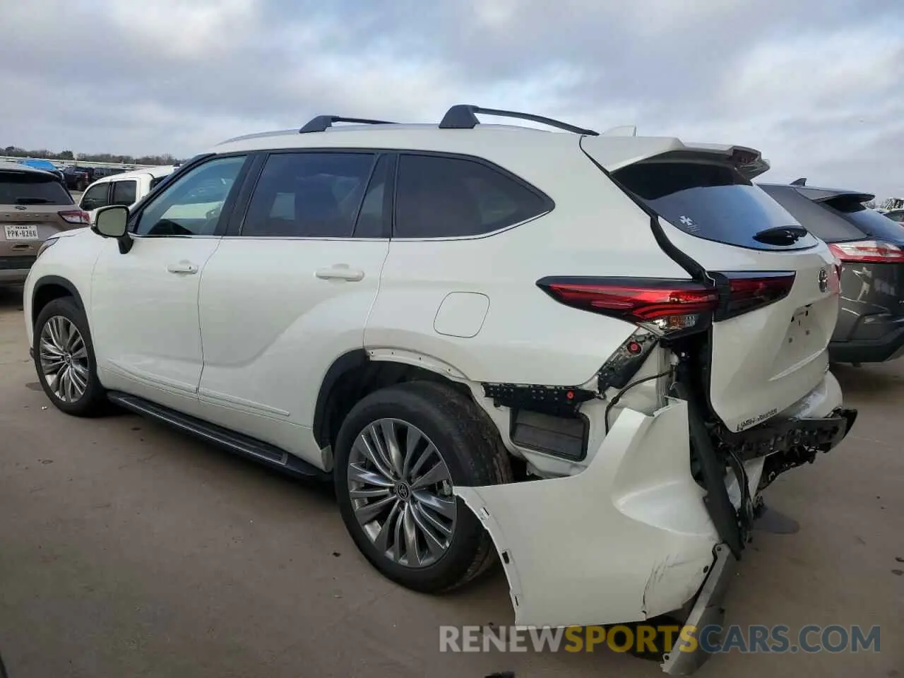 2 fotografías del automóvil dañado 5TDFARAH5PS016430 TOYOTA HIGHLANDER 2023