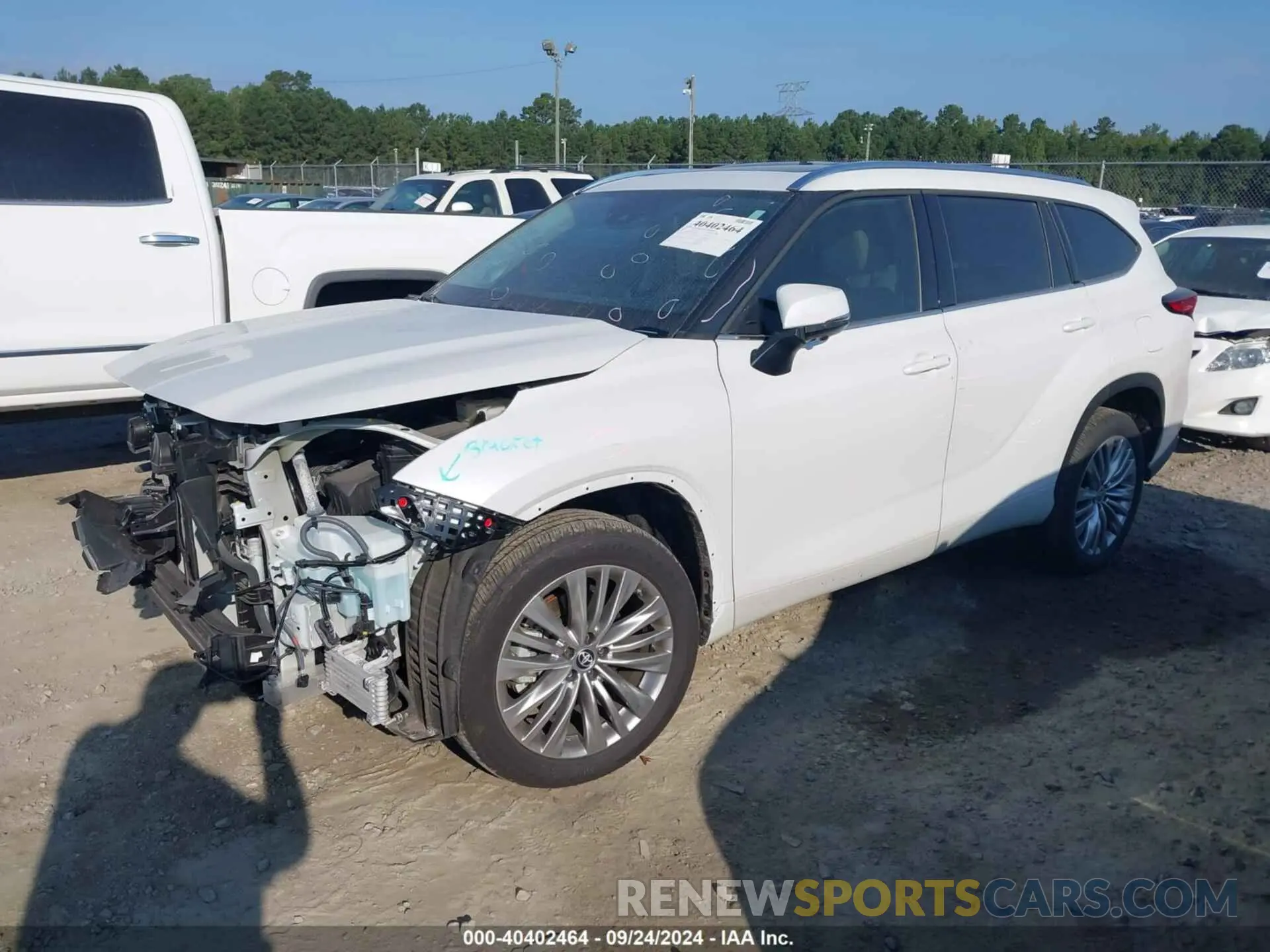 2 fotografías del automóvil dañado 5TDFARAH7PS527184 TOYOTA HIGHLANDER 2023