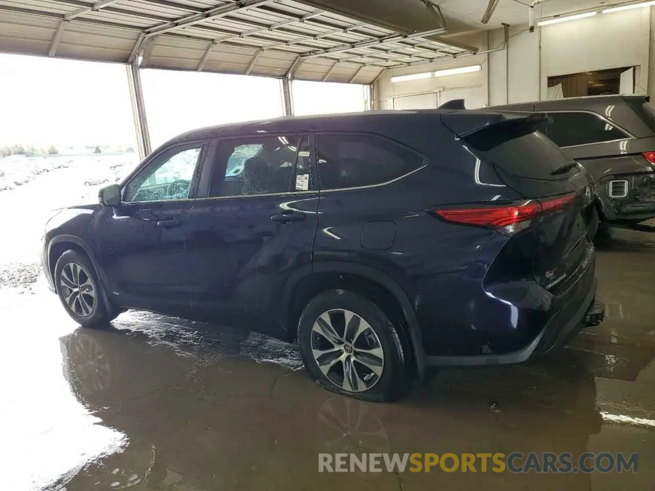 2 fotografías del automóvil dañado 5TDKBRCH0PS125886 TOYOTA HIGHLANDER 2023