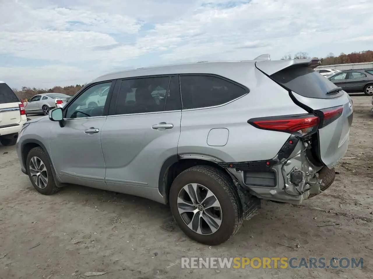 2 fotografías del automóvil dañado 5TDKBRCH1PS125346 TOYOTA HIGHLANDER 2023