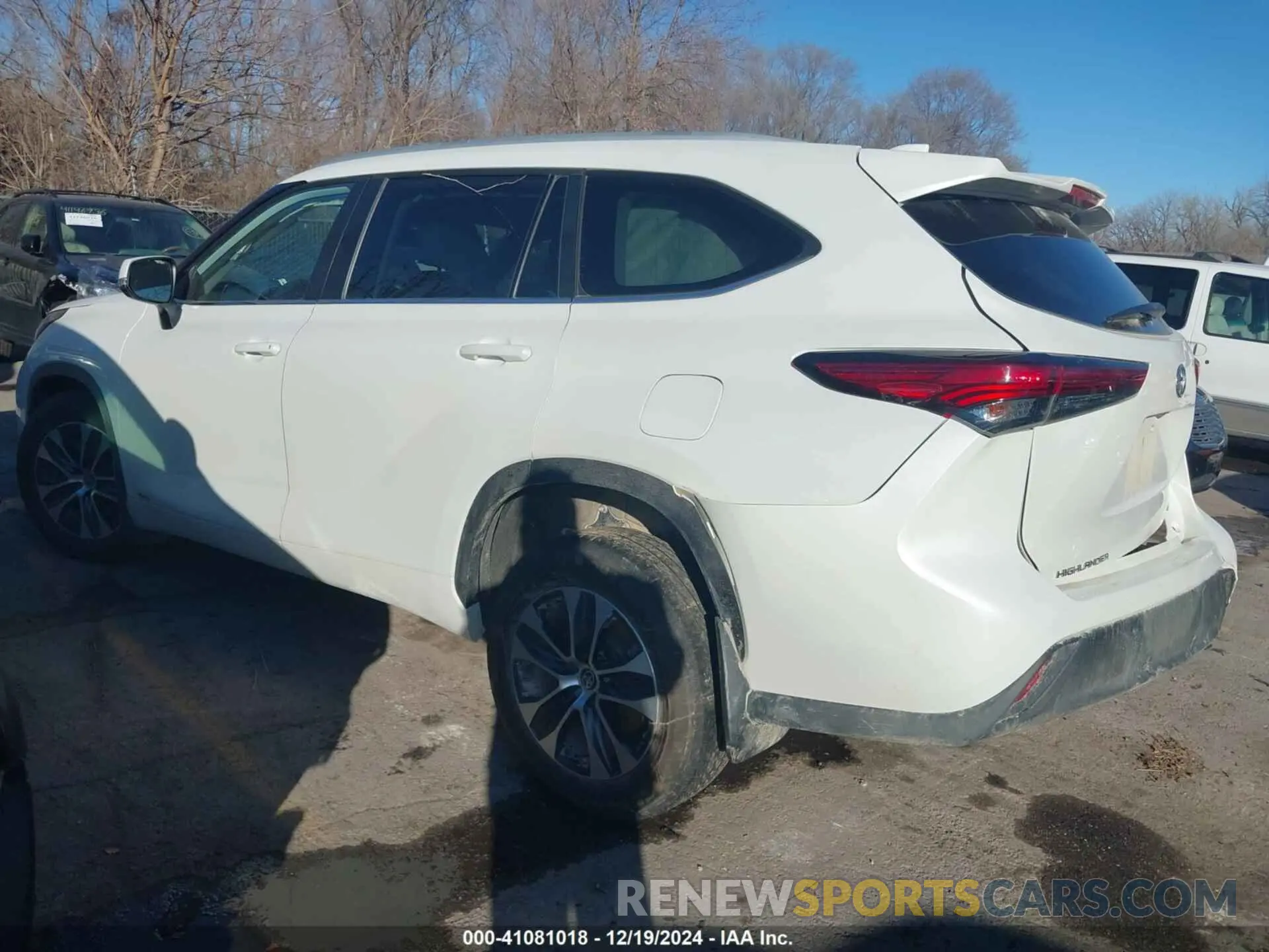 3 fotografías del automóvil dañado 5TDKBRCH3PS116079 TOYOTA HIGHLANDER 2023