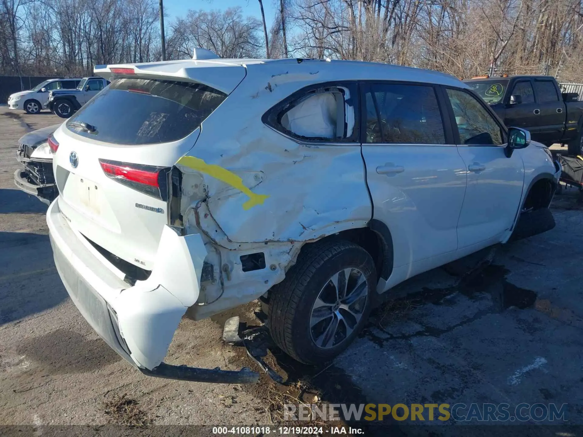 4 fotografías del automóvil dañado 5TDKBRCH3PS116079 TOYOTA HIGHLANDER 2023