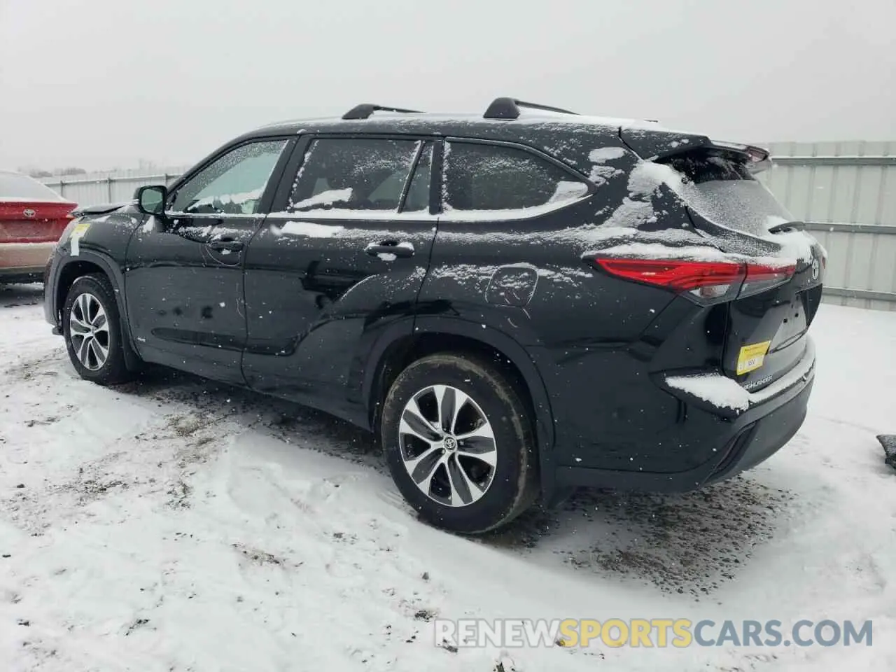 2 fotografías del automóvil dañado 5TDKBRCH3PS581378 TOYOTA HIGHLANDER 2023