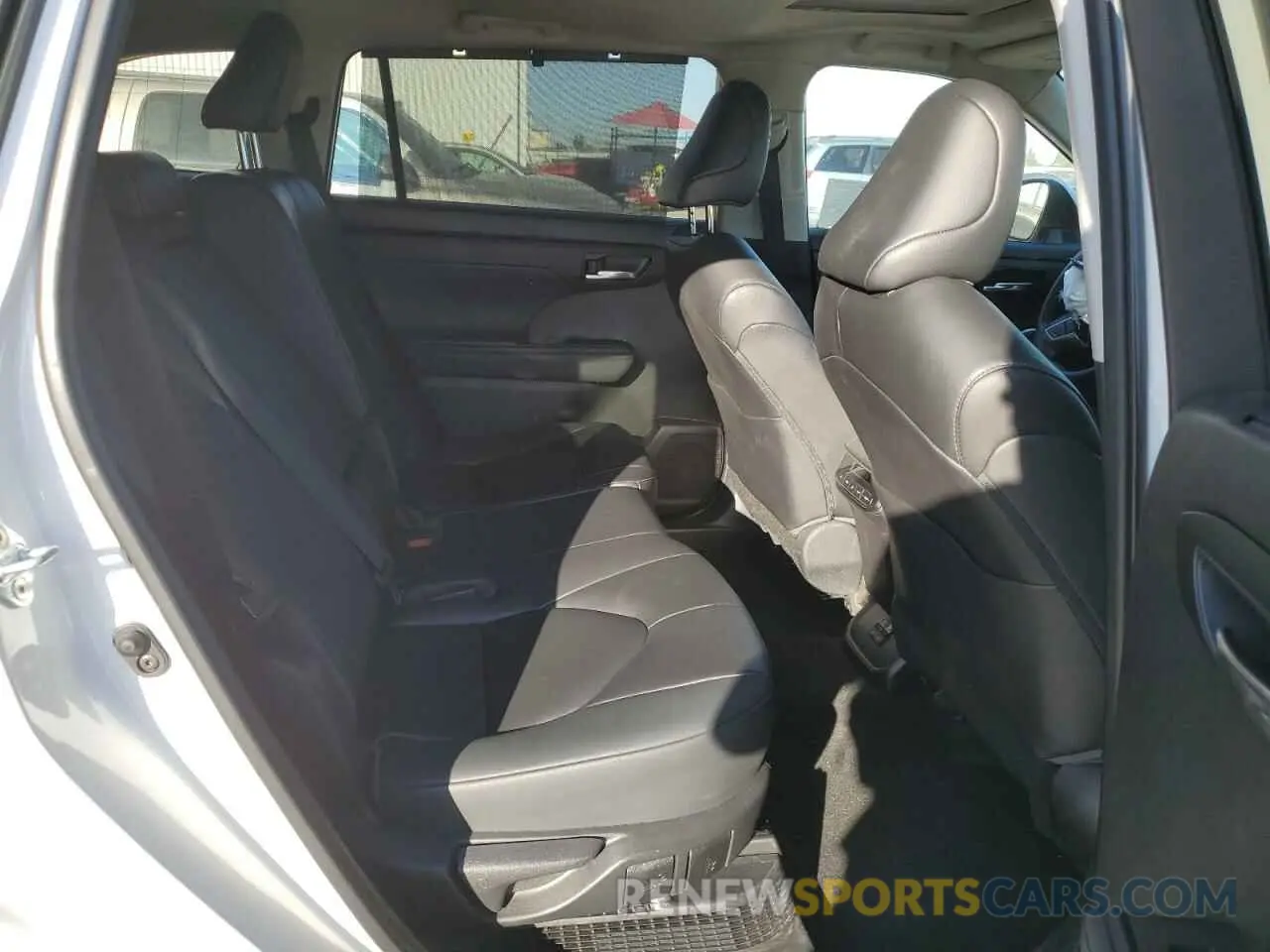 11 fotografías del automóvil dañado 5TDKBRCH4PS113997 TOYOTA HIGHLANDER 2023