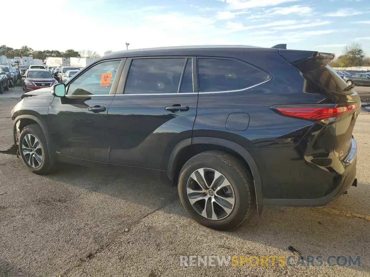 2 fotografías del automóvil dañado 5TDKBRCH5PS594214 TOYOTA HIGHLANDER 2023