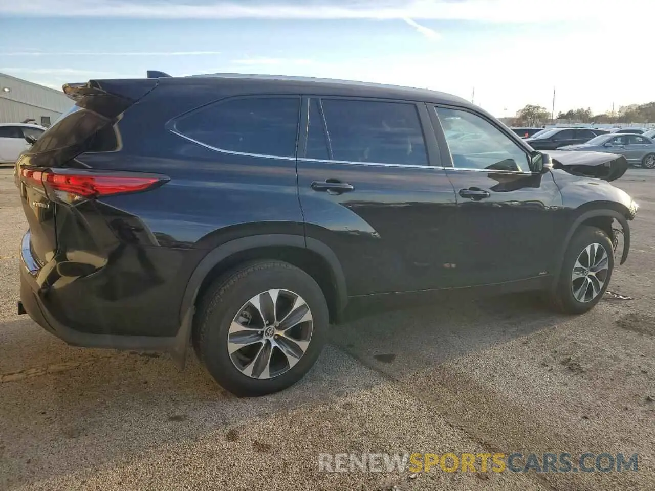 3 fotografías del automóvil dañado 5TDKBRCH5PS594214 TOYOTA HIGHLANDER 2023