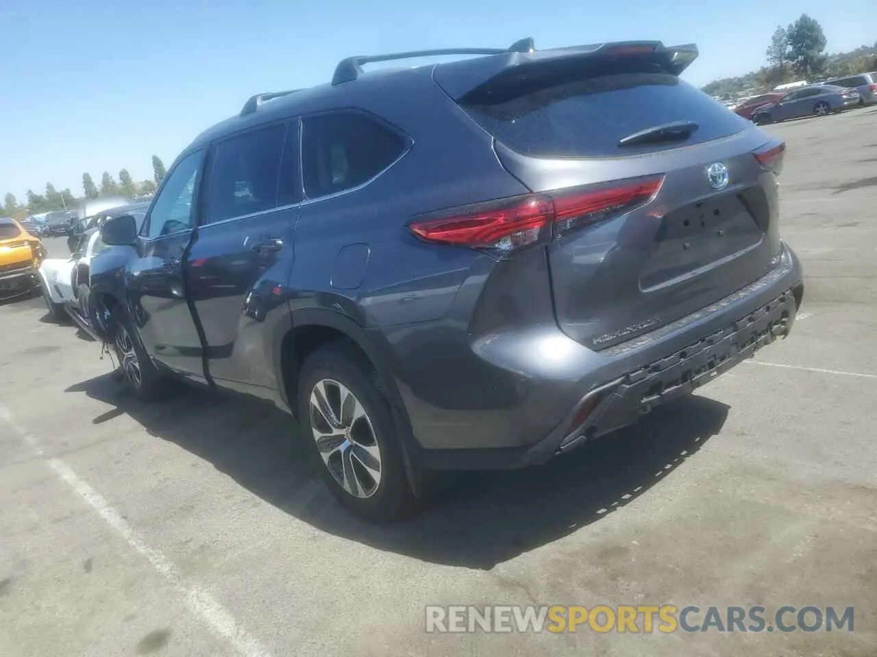 2 fotografías del automóvil dañado 5TDKBRCH7PS599799 TOYOTA HIGHLANDER 2023