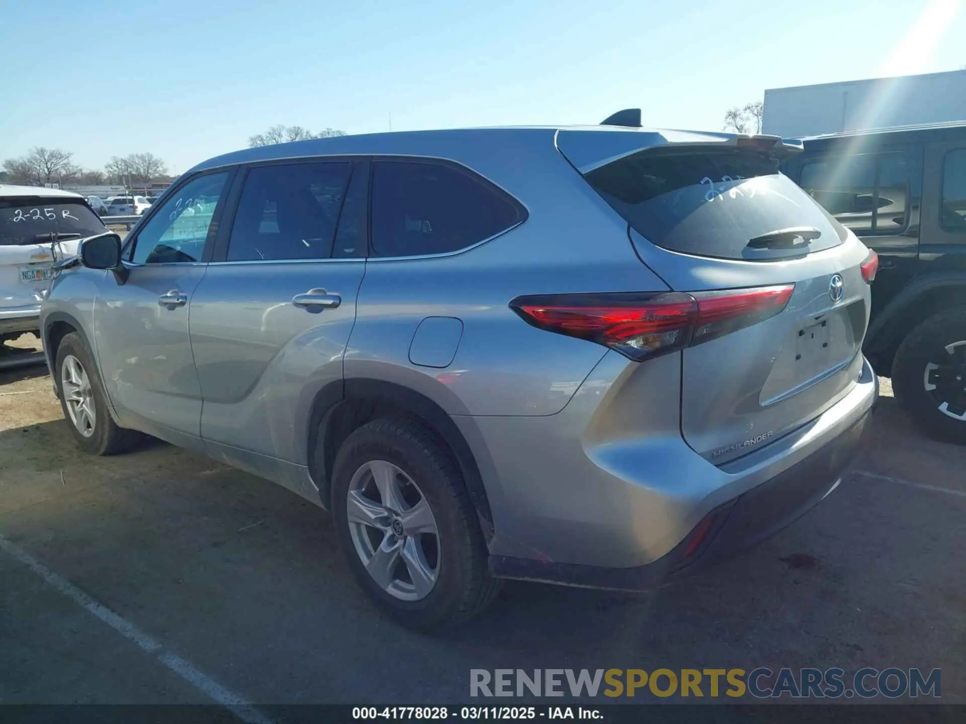 14 fotografías del automóvil dañado 5TDKDRAH0PS000979 TOYOTA HIGHLANDER 2023