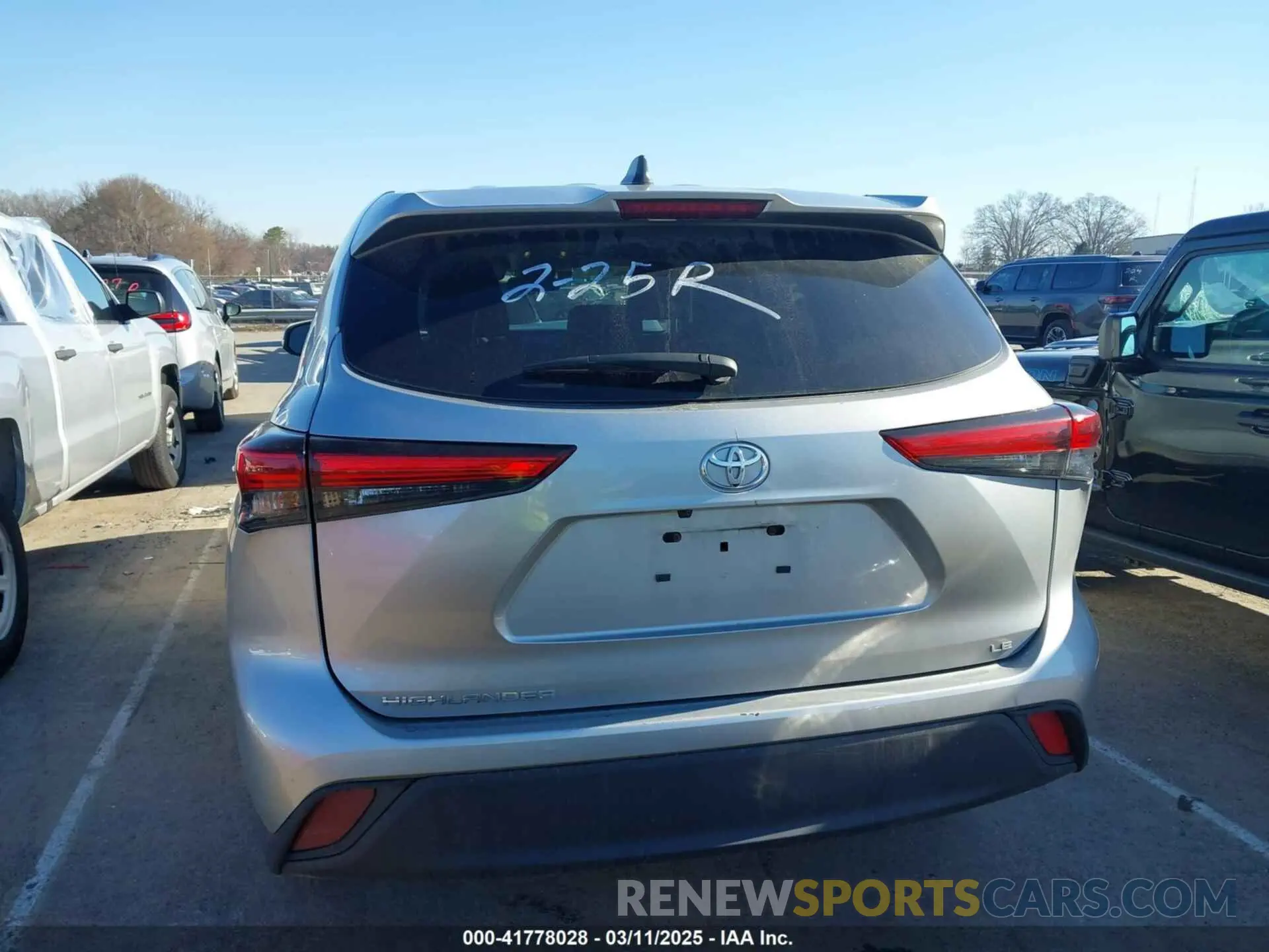 16 fotografías del automóvil dañado 5TDKDRAH0PS000979 TOYOTA HIGHLANDER 2023