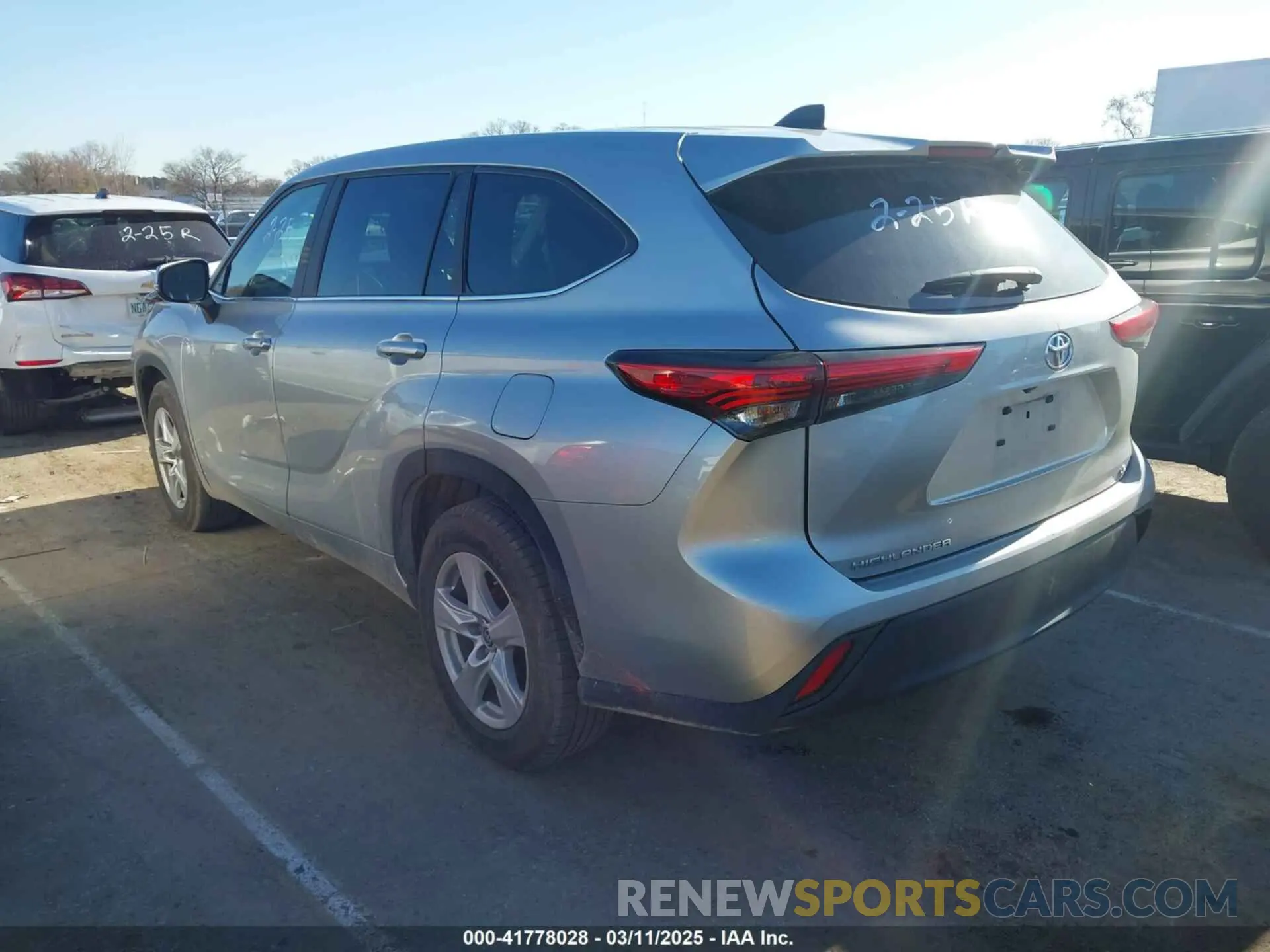 3 fotografías del automóvil dañado 5TDKDRAH0PS000979 TOYOTA HIGHLANDER 2023